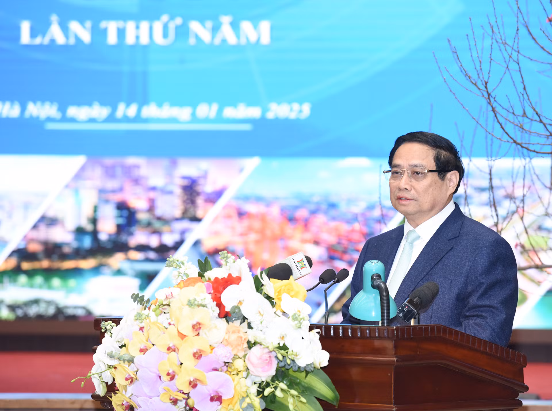 Thủ tướng Phạm Minh Chính phát biểu chỉ đạo hội nghị. Thủ tướng Phạm Minh Chính phát biểu chỉ đạo hội nghị.