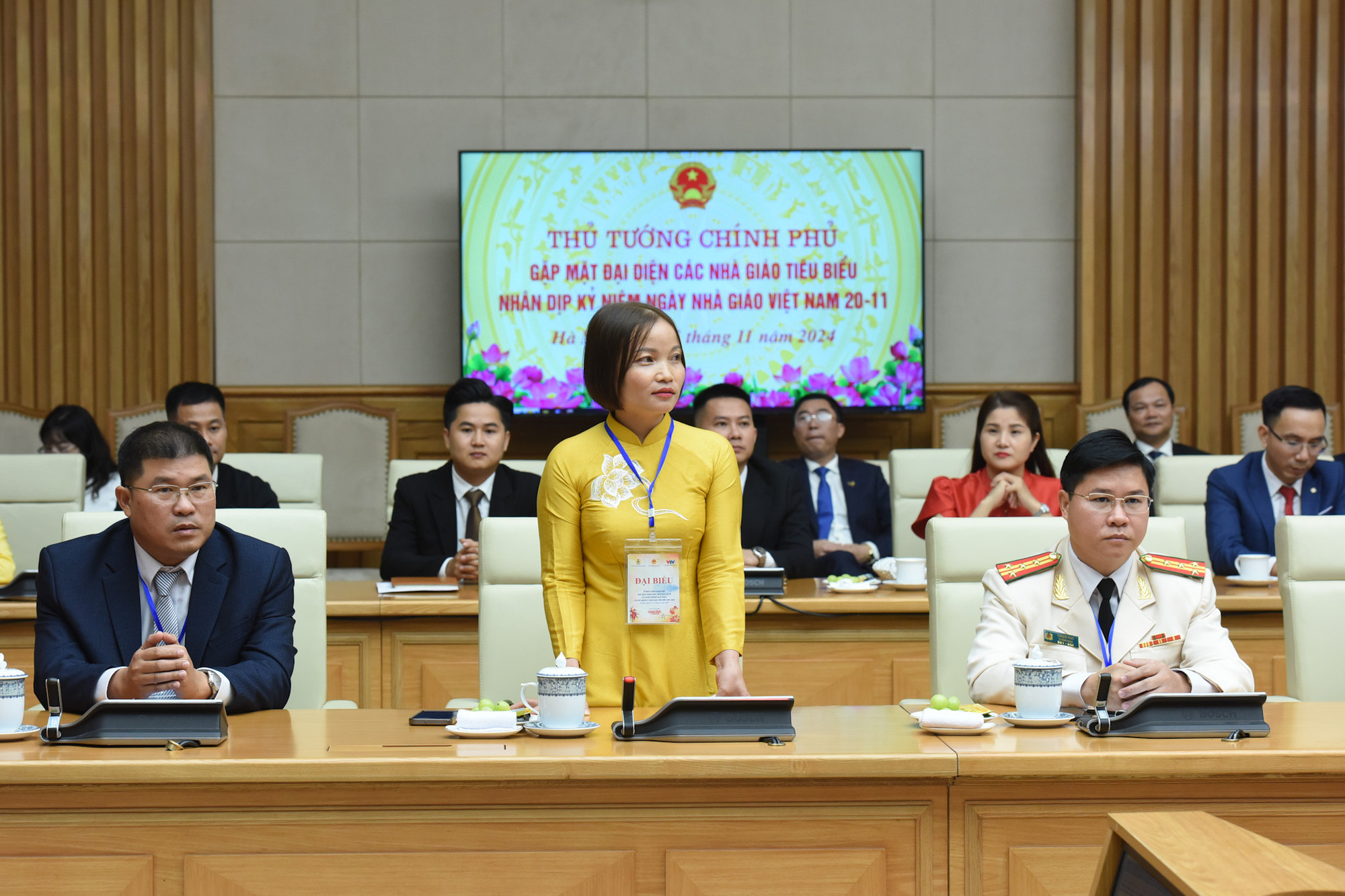 Cô giáo Nguyễn Thị Chuyên, Trường Phổ thông dân tộc bán trú Tiểu học Mường Toong số 1, huyện Mường Nhé, tỉnh Điện Biên phát biểu.