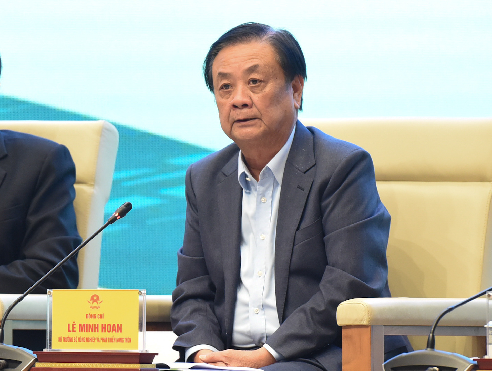 Bộ trưởng Nông nghiệp và Phát triển nông thôn Lê Minh Hoan trả lời câu hỏi của các đại biểu.