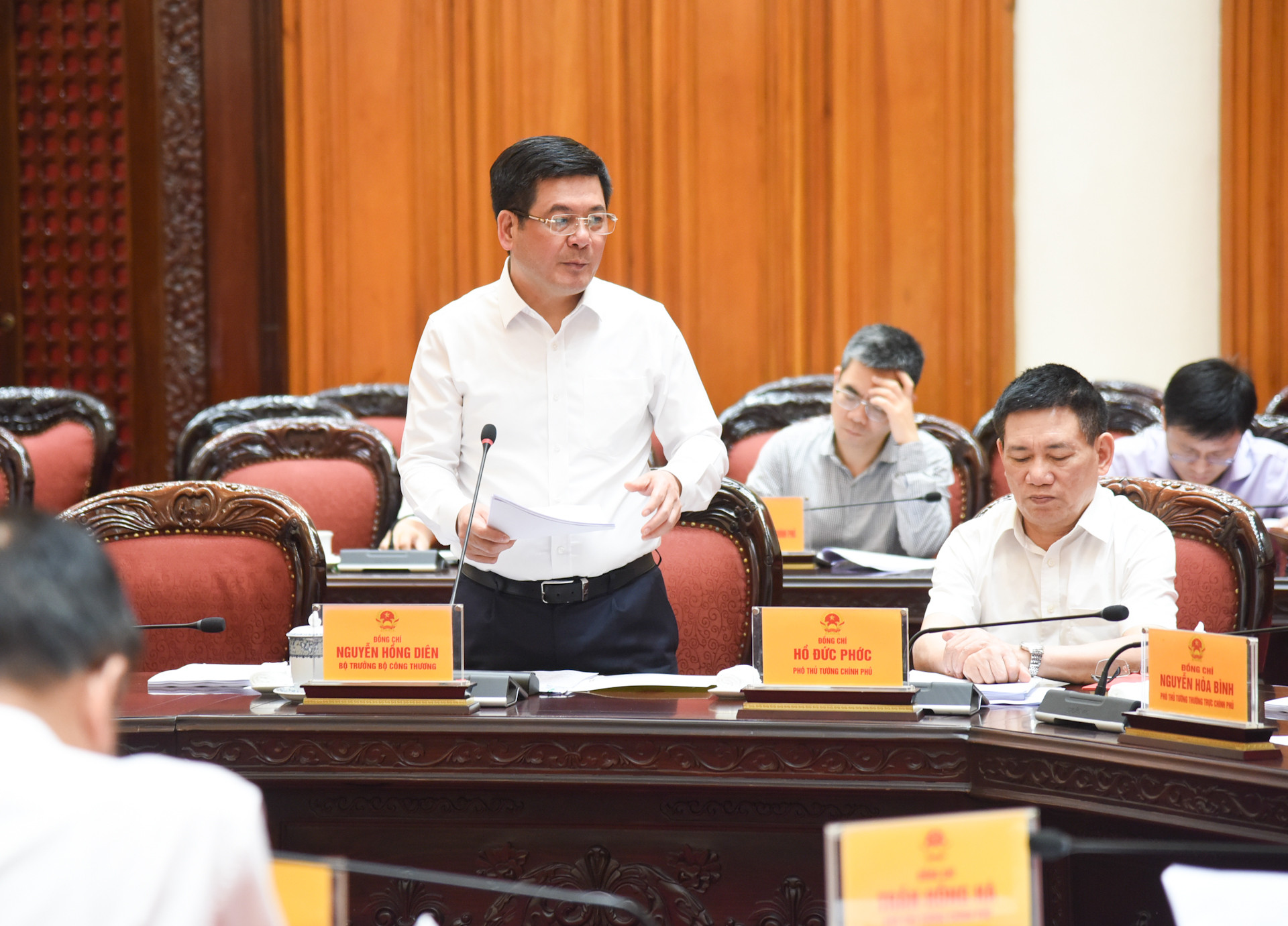 Bộ trưởng Công thương Nguyễn Hồng Diên phát biểu.