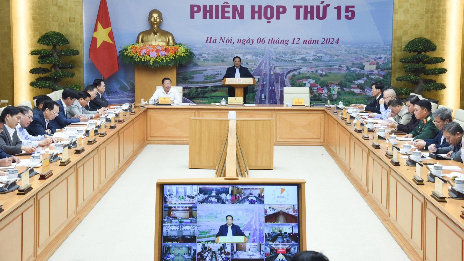 Quang cảnh phiên họp. Quang cảnh phiên họp.