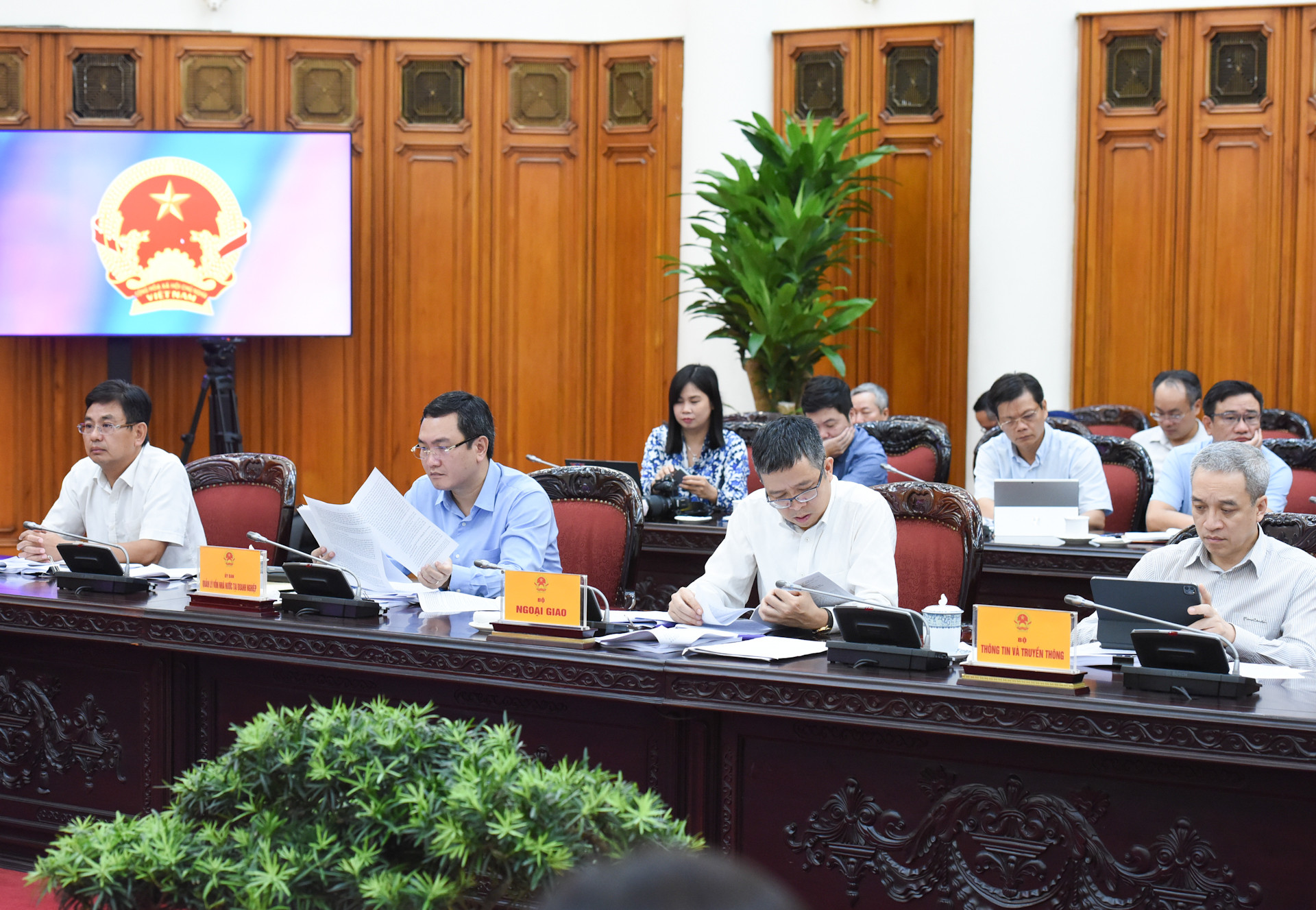 Đại diện lãnh đạo các bộ, ban, ngành tham dự cuộc họp.