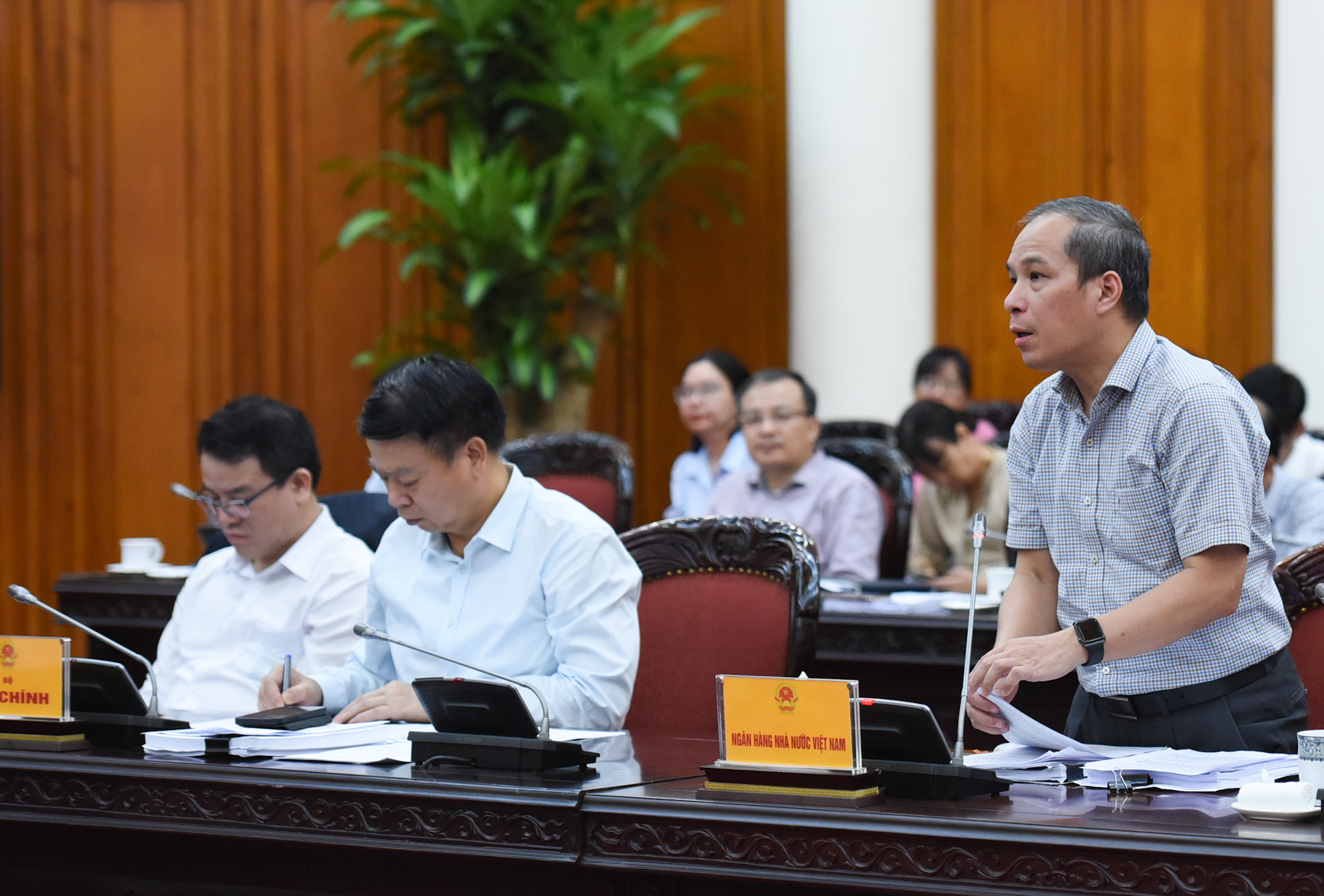 Đại diện lãnh đạo Ngân hàng Nhà nước Việt Nam phát biểu.