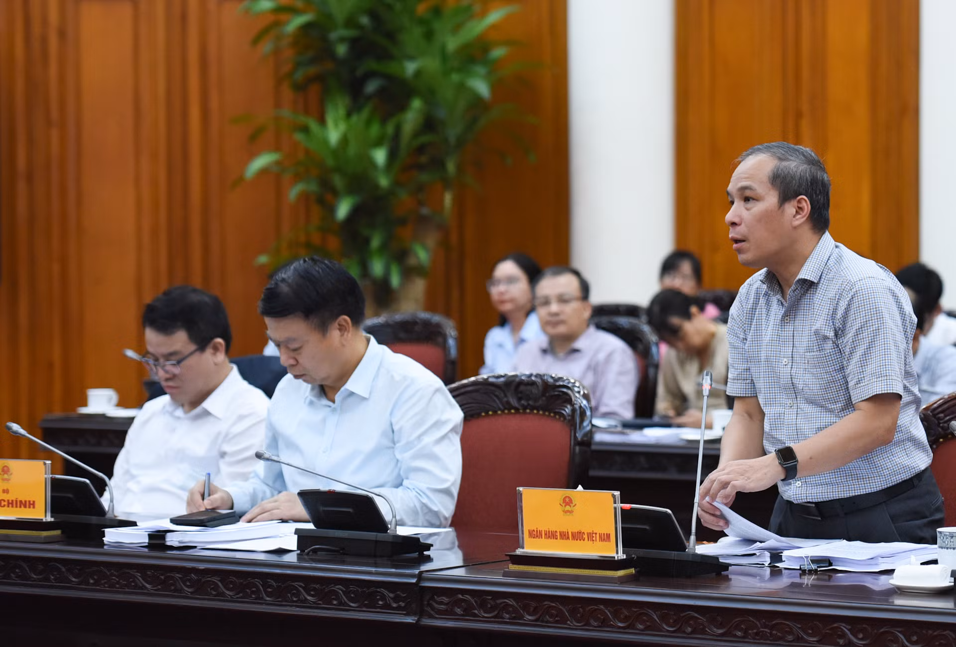 Đại diện lãnh đạo Ngân hàng Nhà nước Việt Nam phát biểu.