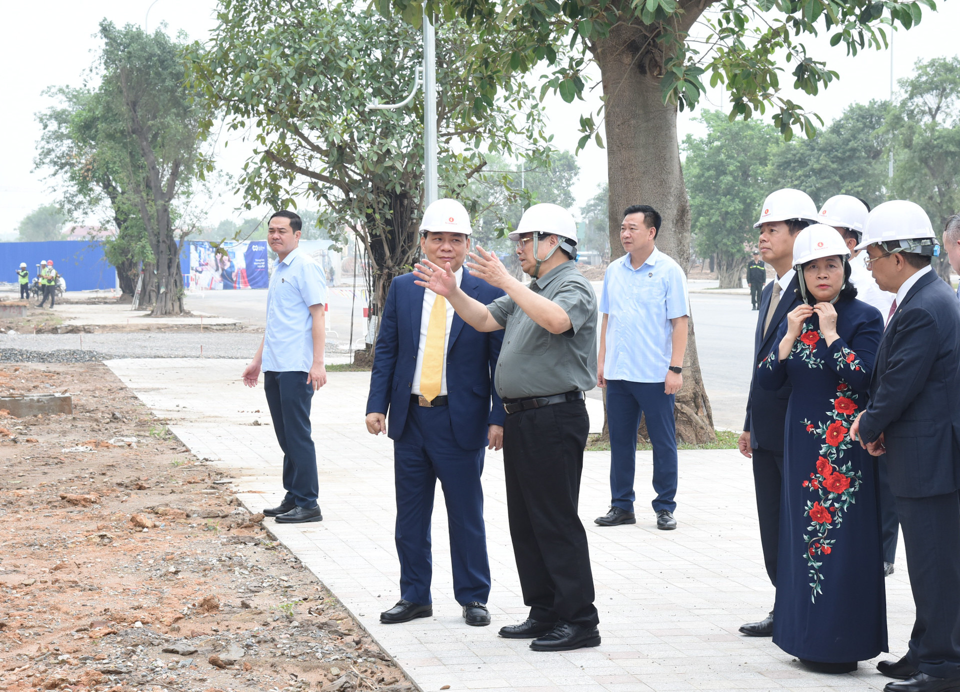 Thủ tướng Phạm Minh Chính kiểm tra tiến độ thi công dự án Trung tâm Hội chợ Triển lãm Quốc gia. Thủ tướng Phạm Minh Chính kiểm tra tiến độ thi công dự án Trung tâm Hội chợ Triển lãm Quốc gia.