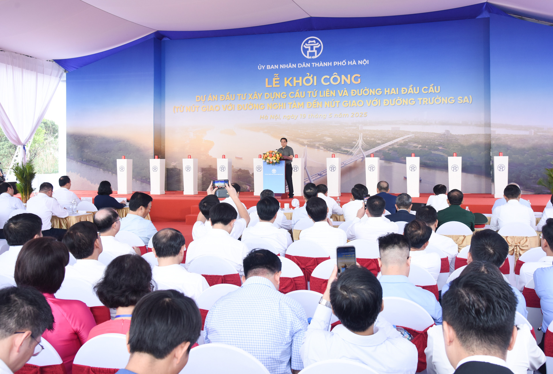 Quang cảnh lễ khởi công.