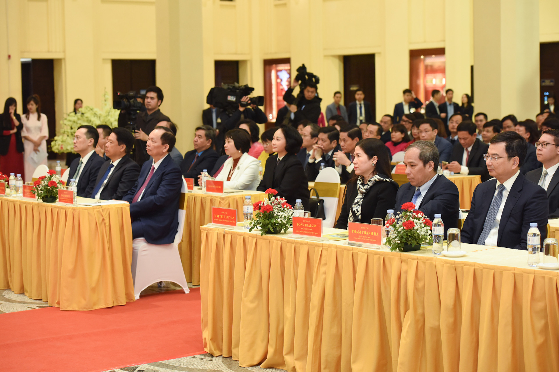 Đại diện lãnh đạo ngành ngân hàng tham dự buổi chúc Tết. Đại diện lãnh đạo ngành ngân hàng tham dự buổi chúc Tết.