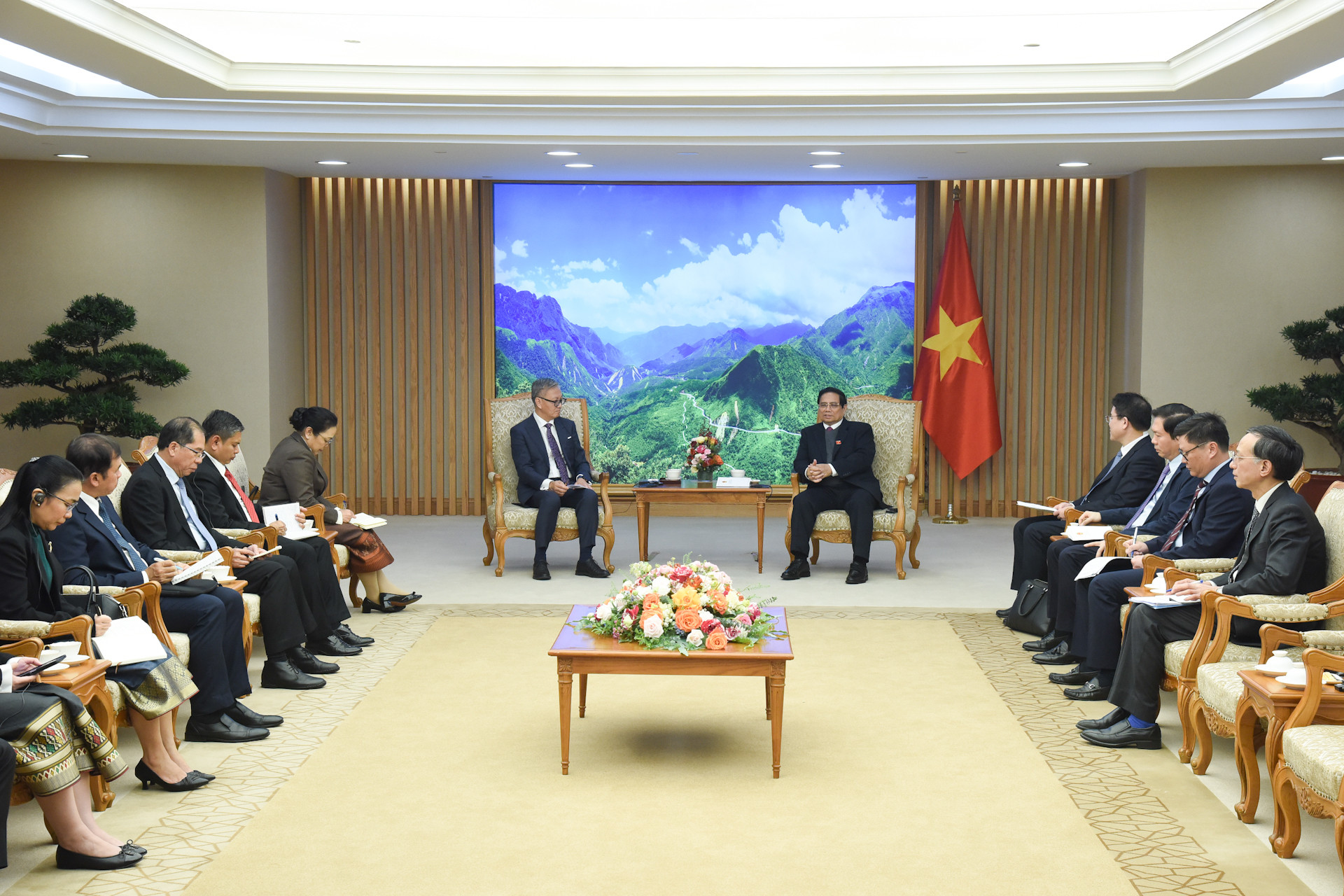 Thủ tướng Phạm Minh Chính tiếp Bộ trưởng Ngoại giao Lào Thongsavanh Phomvihane. Thủ tướng Phạm Minh Chính tiếp Bộ trưởng Ngoại giao Lào Thongsavanh Phomvihane.