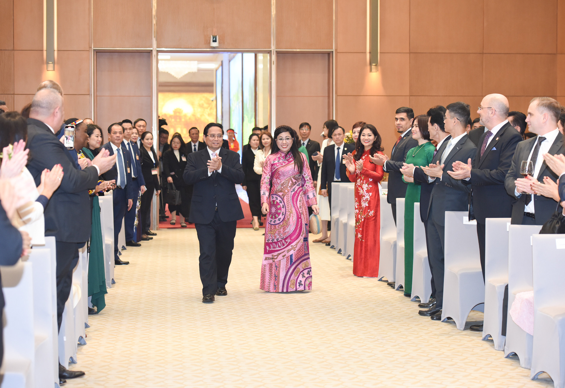 Thủ tướng Phạm Minh Chính và Phu nhân chủ trì tiệc chiêu đãi các Đại sứ, Trưởng đại diện các tổ chức quốc tế.