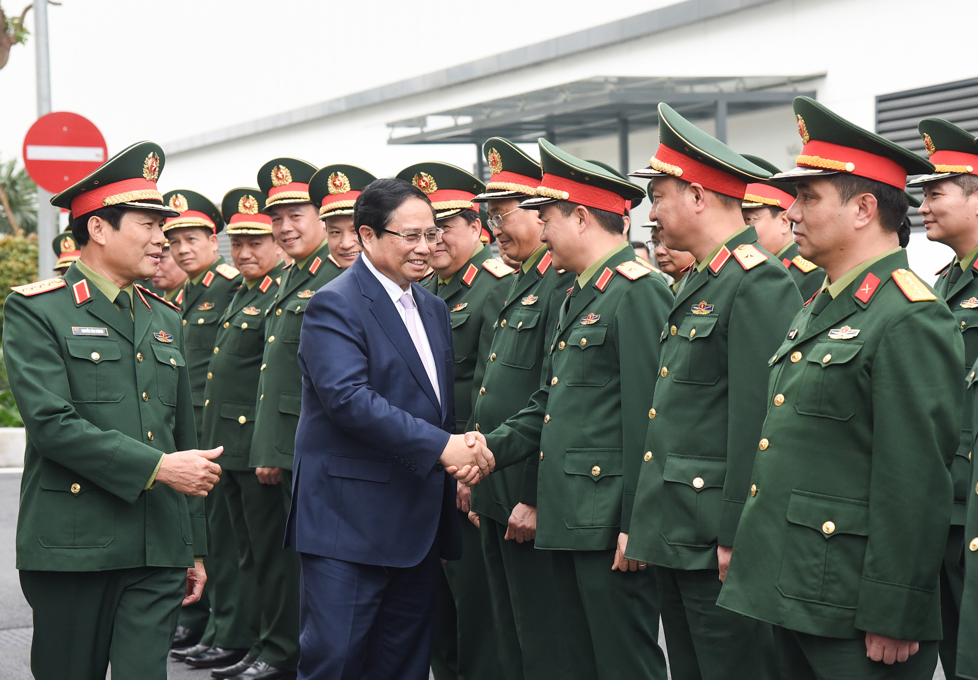 Thủ tướng Phạm Minh Chính với cán bộ, chỉ huy Tập đoàn Công nghiệp-Viễn thông Quân đội (Viettel).