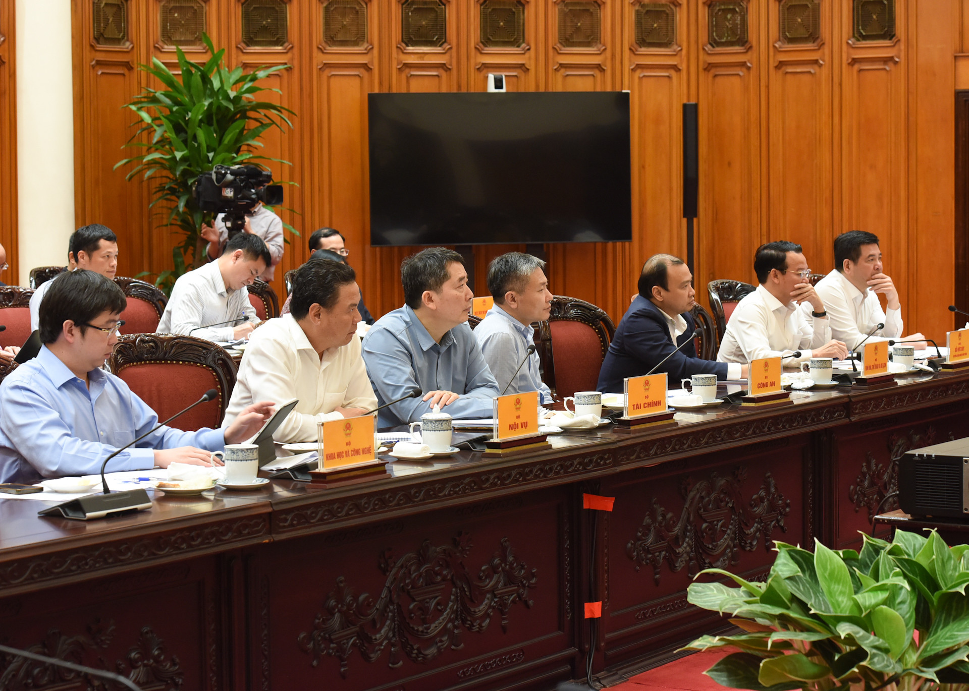 Đại diện lãnh đạo các bộ, ban, ngành tham dự cuộc họp.