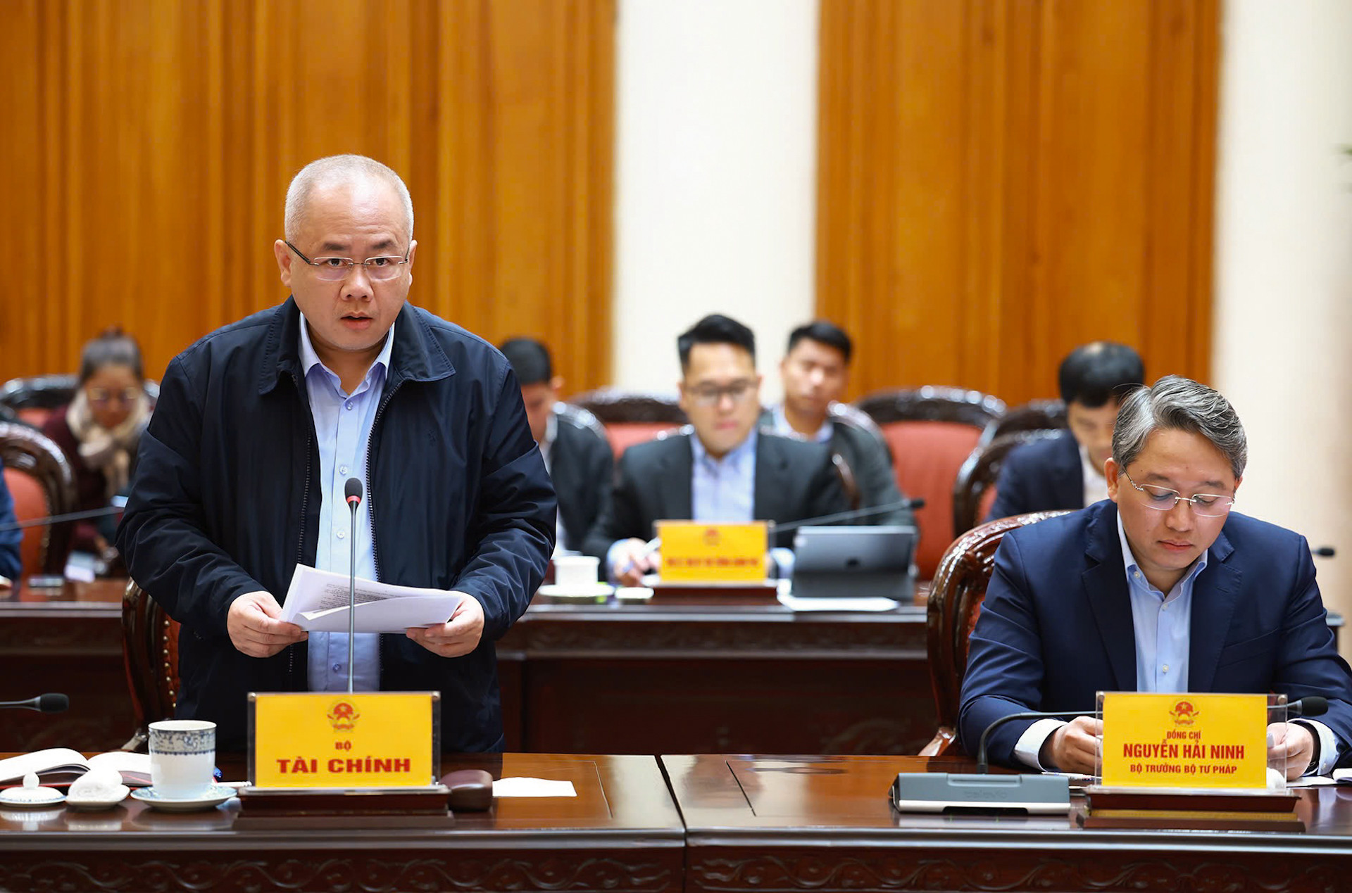 Thứ trưởng Bộ Tài chính Đỗ Thành Trung phát biểu.