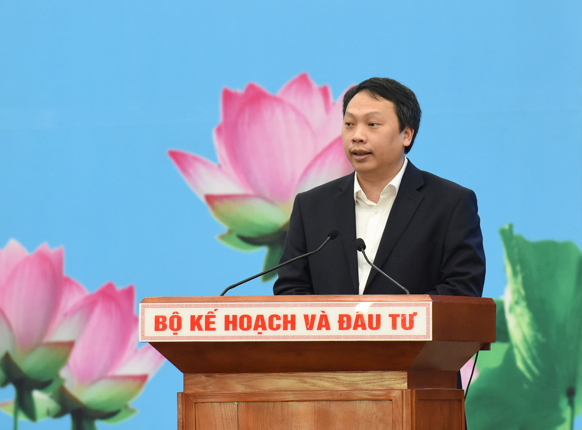 Chủ tịch Ủy ban nhân dân tỉnh Thái Nguyên Nguyễn Huy Dũng phát biểu.