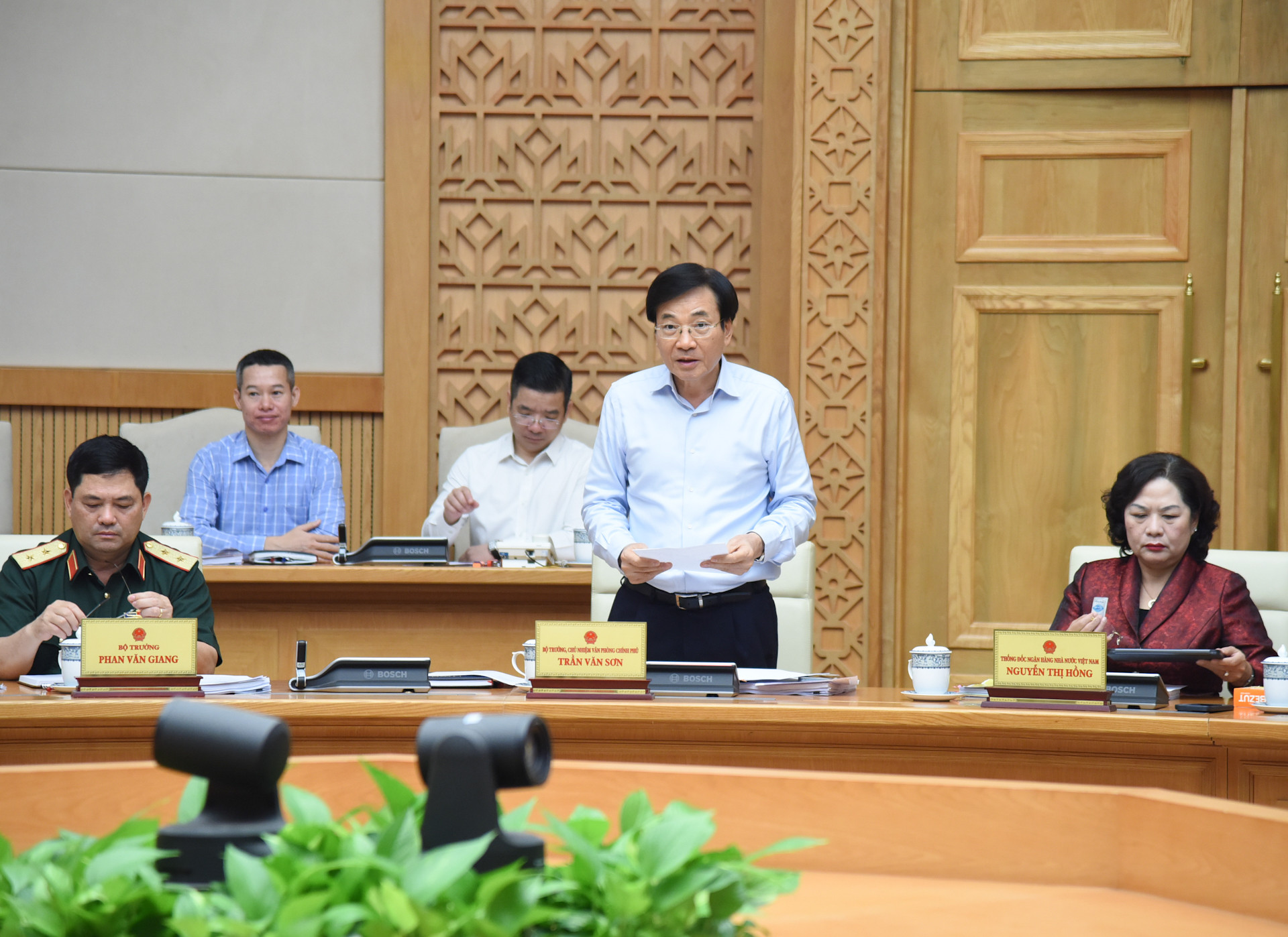 Bộ trưởng, Chủ nhiệm Văn phòng Chính phủ Trần Văn Sơn phát biểu.