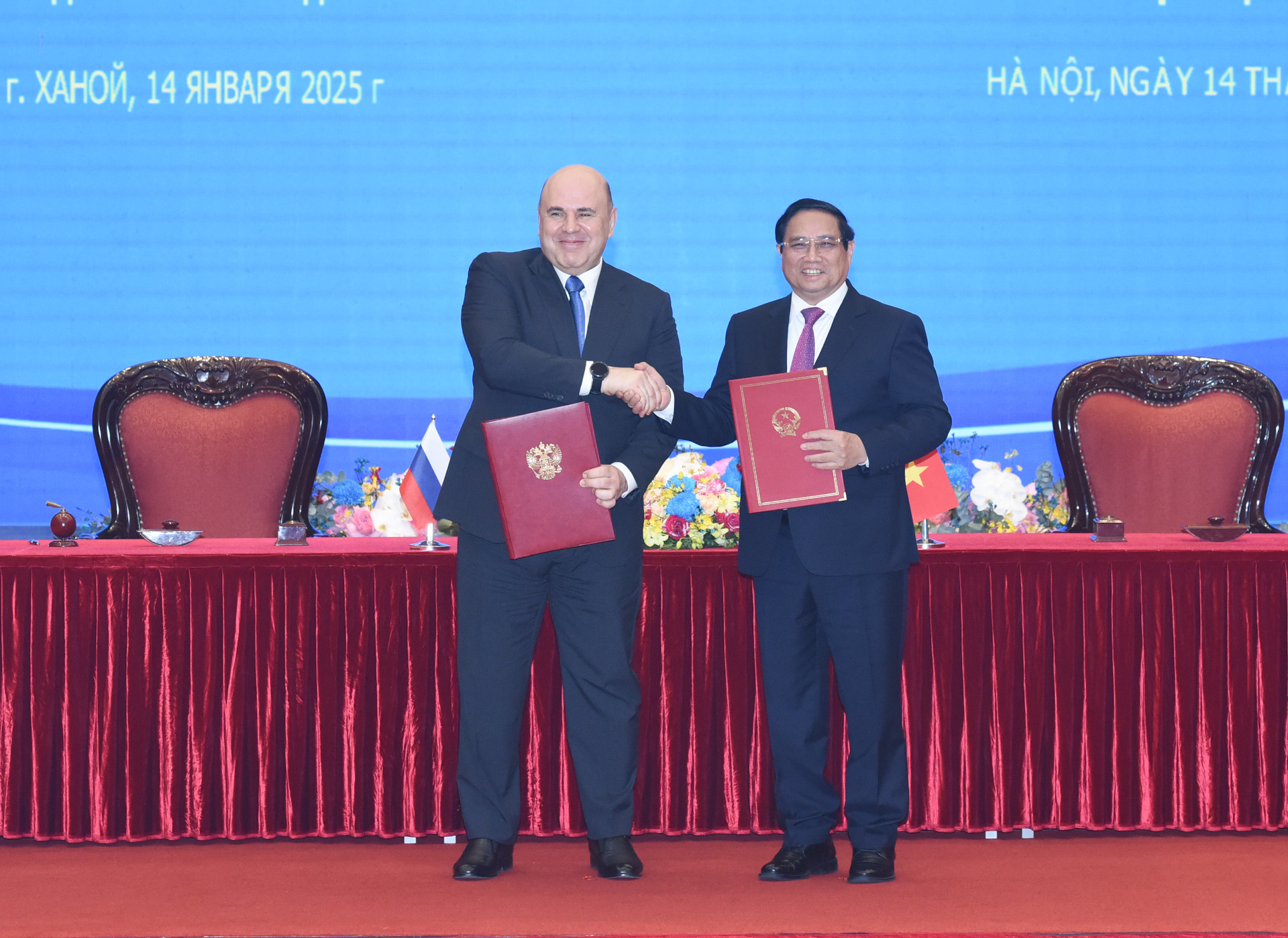 Thủ tướng Phạm Minh Chính và Thủ tướng Nga Mikhail Vladimirovich Mishustin ký Thông cáo chung về kết quả chuyến thăm chính thức nước Cộng hòa xã hội chủ nghĩa Việt Nam của Thủ tướng Chính phủ Liên bang Nga Mikhail Vladimirovich Mishustin.