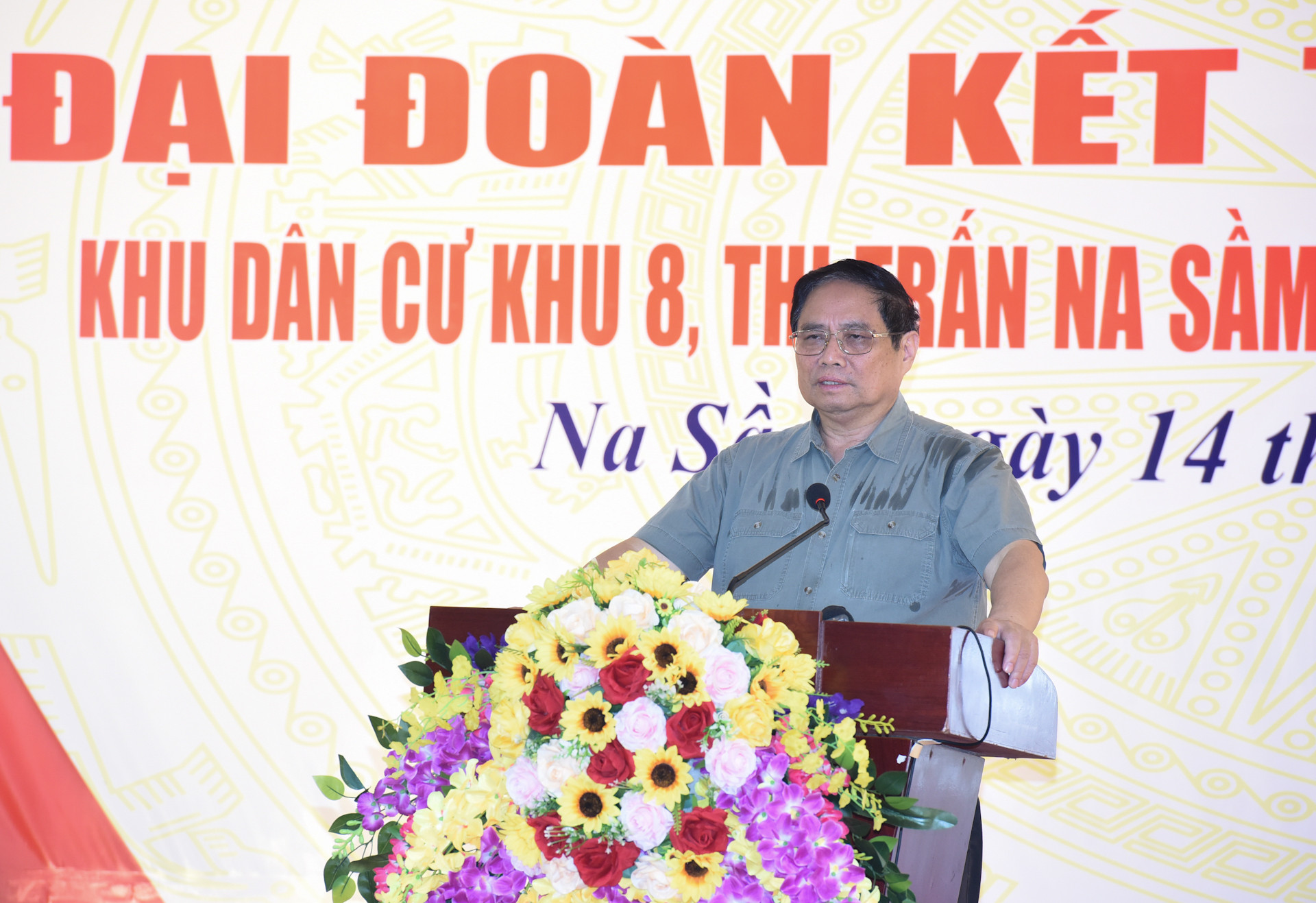 Thủ tướng Phạm Minh Chính phát biểu chúc mừng, động viên nhân dân các dân tộc thị trấn Na Sầm (Lạng Sơn).