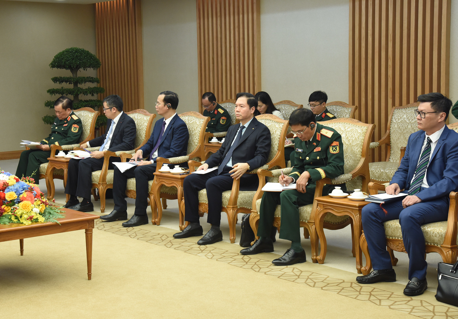 Đại diện lãnh đạo các bộ, ban, ngành của Chính phủ Việt Nam dự buổi tiếp.