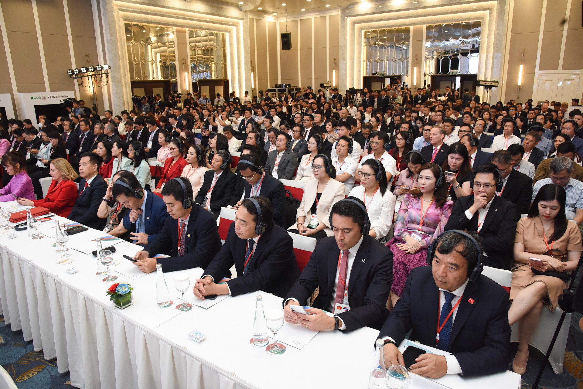 Các đại biểu và doanh nghiệp Việt Nam tham dự diễn đàn.