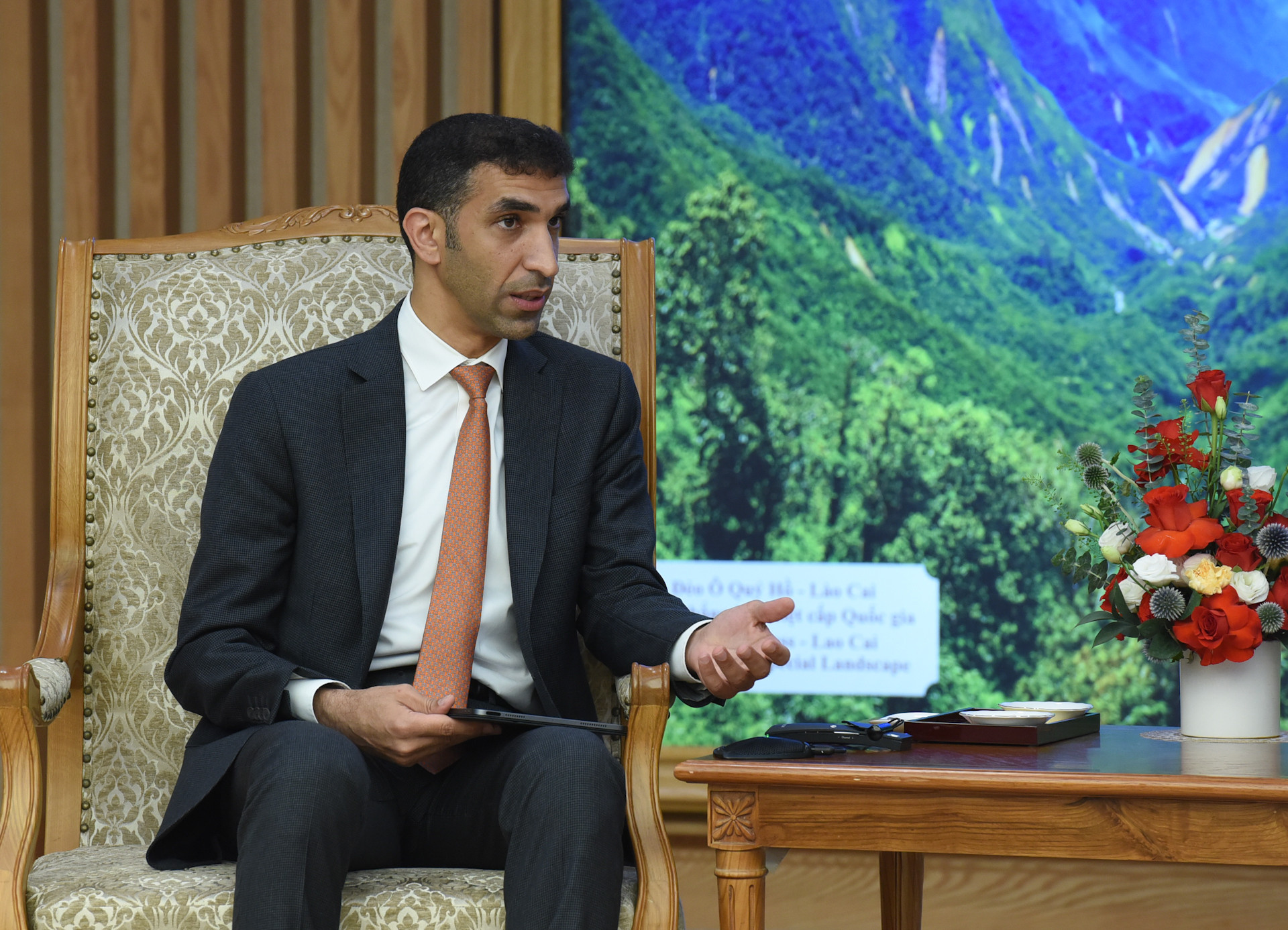 Ông Thani bin Ahmed Al Zeyoudi, Quốc vụ khanh phụ trách ngoại thương của Bộ Kinh tế các Tiểu vương quốc Arab thống nhất (UAE) phát biểu tại buổi tiếp.