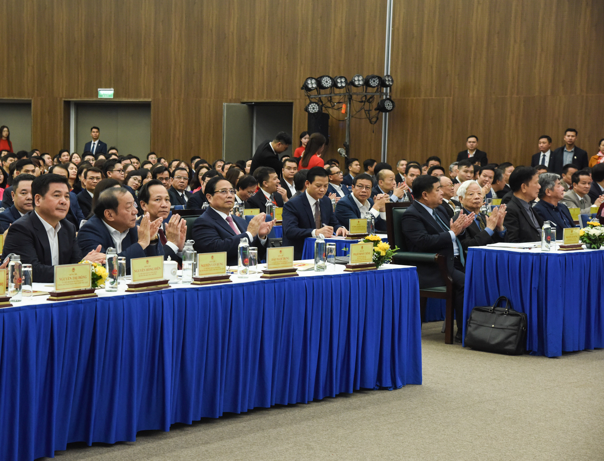 Thủ tướng Phạm Minh Chính và các đại biểu dự Hội nghị triển khai nhiệm vụ năm 2025 của ngành kế hoạch và đầu tư.