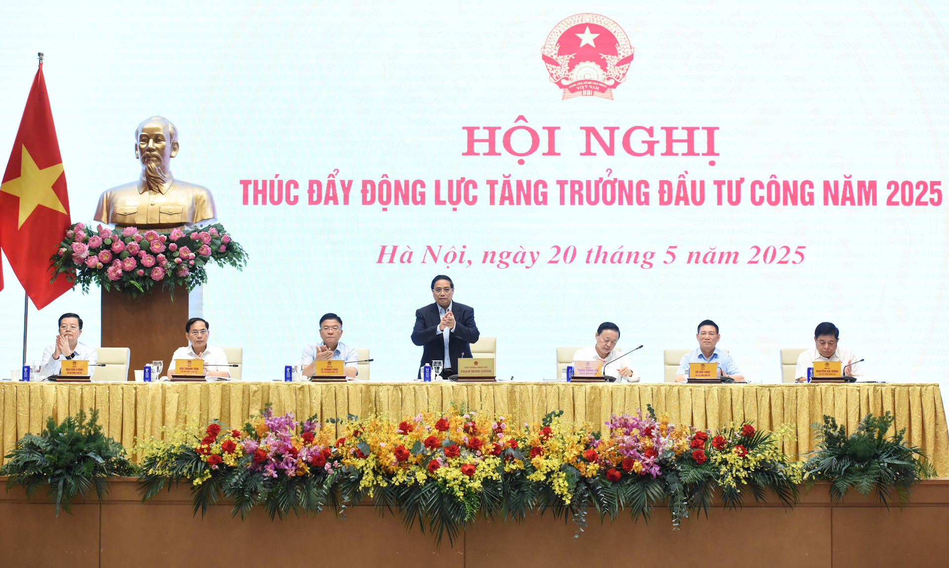 Thủ tướng Phạm Minh Chính chủ trì Hội nghị thúc đẩy động lực tăng trưởng đầu tư công năm 2025.