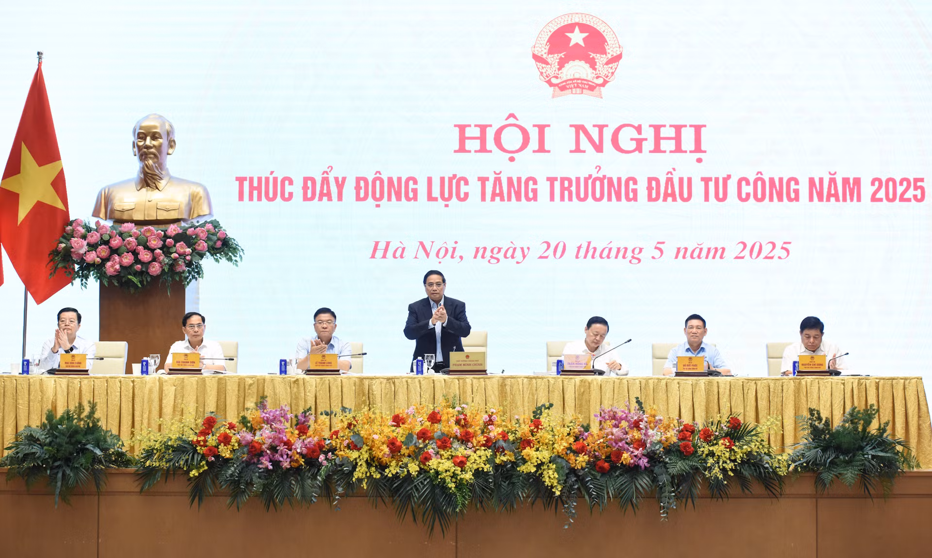 Thủ tướng Phạm Minh Chính chủ trì Hội nghị thúc đẩy động lực tăng trưởng đầu tư công năm 2025.
