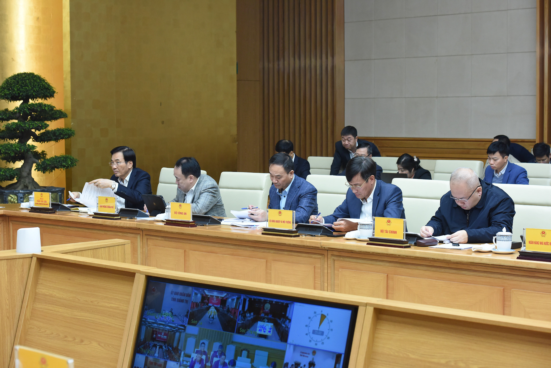 Đại diện lãnh đạo các bộ, ban, ngành tham dự phiên họp.