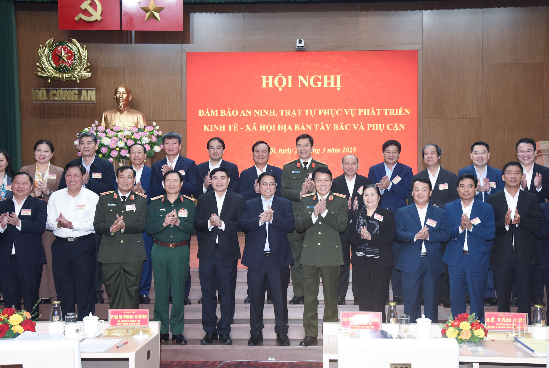 Thủ tướng Phạm Minh Chính và các đại biểu tham dự hội nghị.