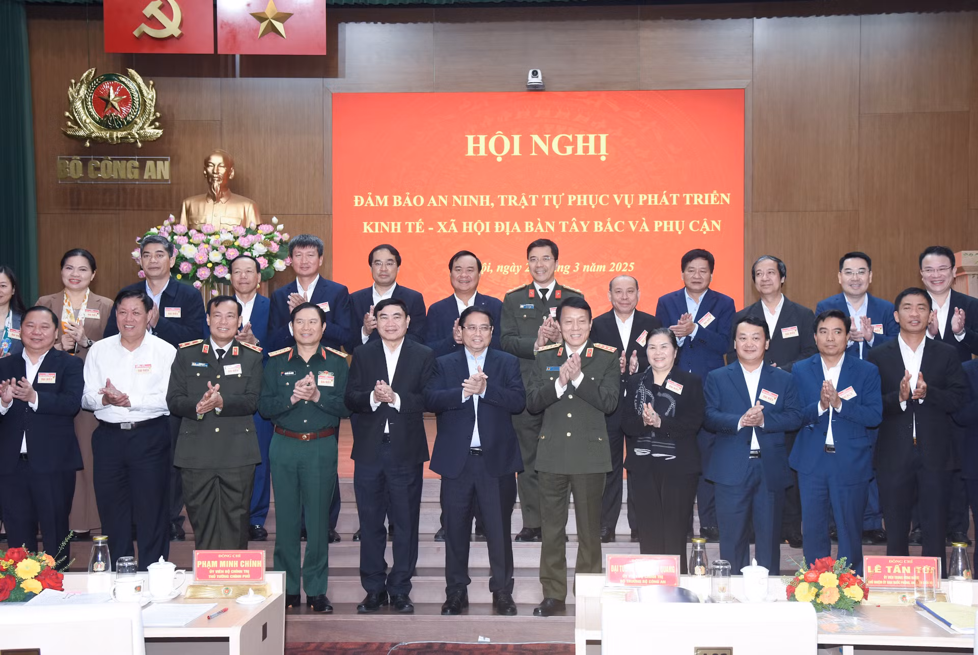 Thủ tướng Phạm Minh Chính và các đại biểu tham dự hội nghị.