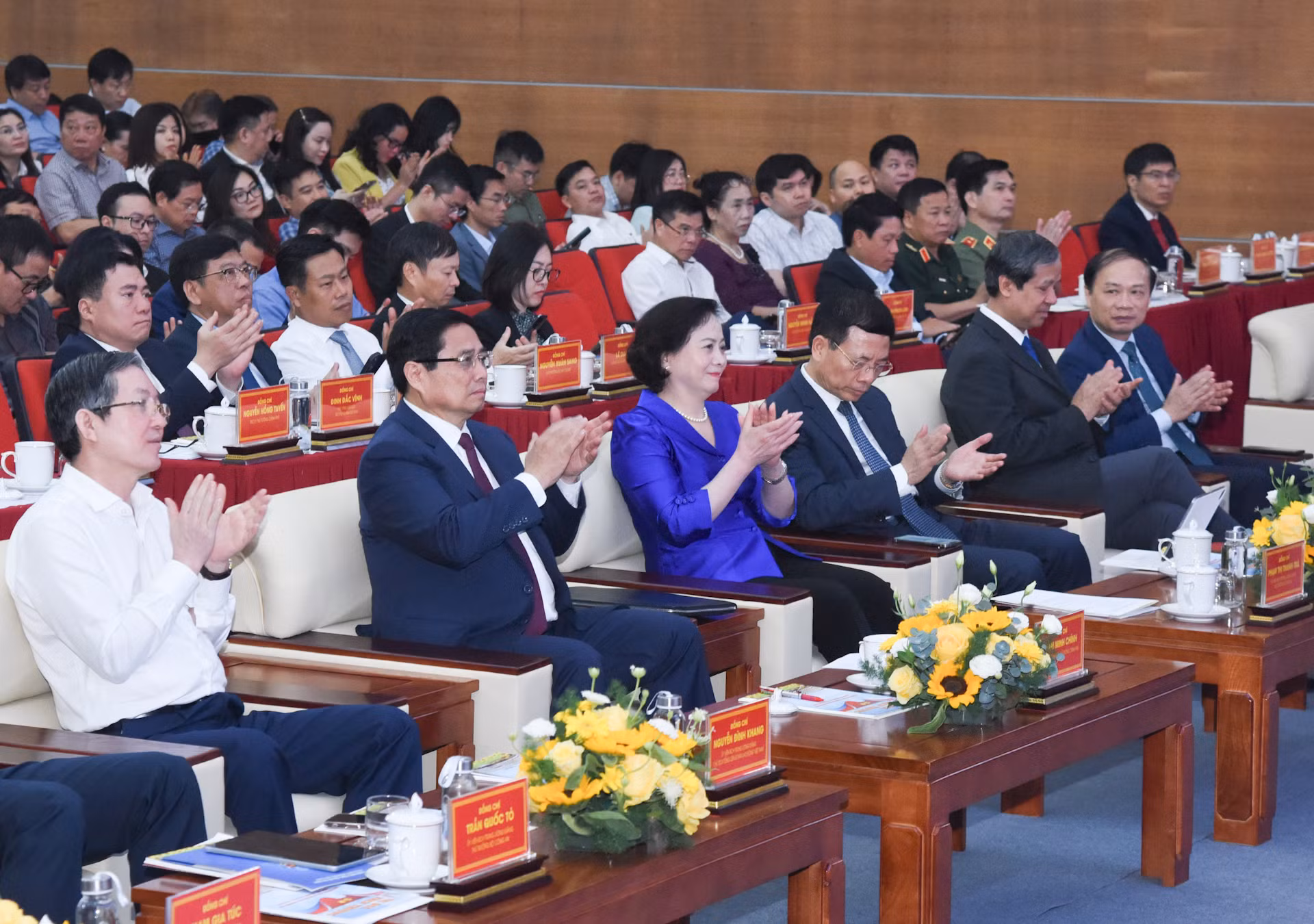 Thủ tướng Phạm Minh Chính và các đại biểu tham dự lễ phát động. Thủ tướng Phạm Minh Chính và các đại biểu tham dự lễ phát động.