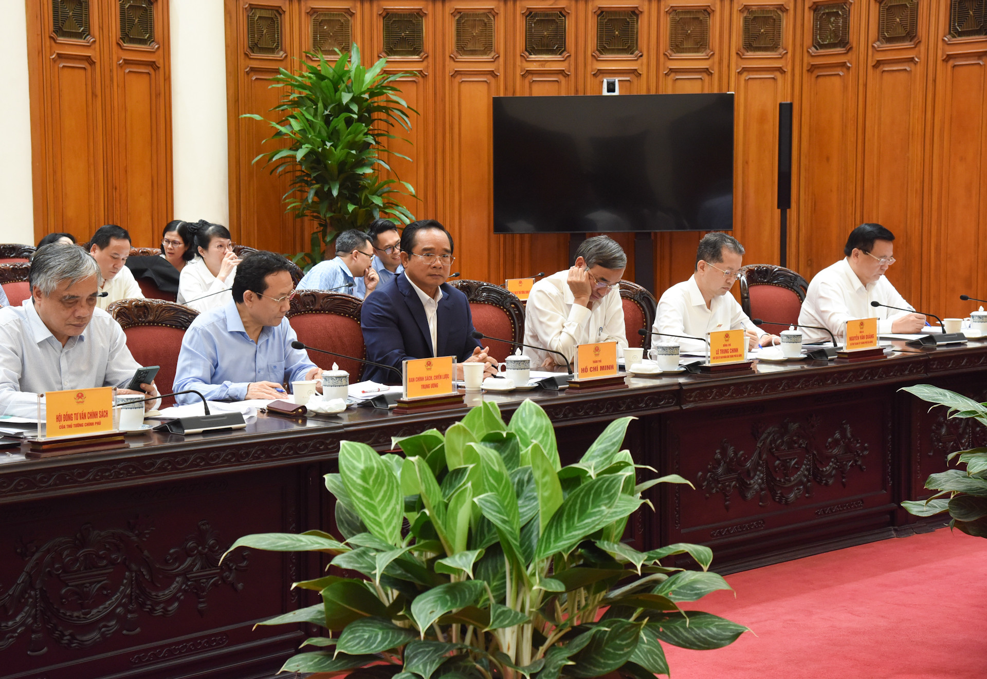 [Ảnh] Thủ tướng Phạm Minh Chính chủ trì họp về dự thảo Nghị quyết của Quốc hội về Trung tâm tài chính quốc tế tại Việt Nam ảnh 5