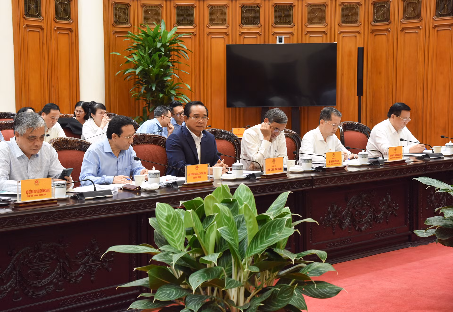 [Ảnh] Thủ tướng Phạm Minh Chính chủ trì họp về dự thảo Nghị quyết của Quốc hội về Trung tâm tài chính quốc tế tại Việt Nam ảnh 5