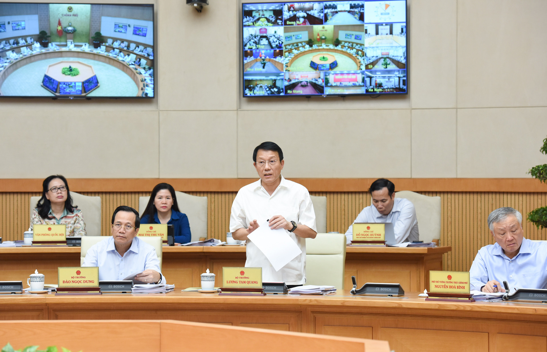 Bộ trưởng Công an Lương Tam Quang phát biểu tại phiên họp.