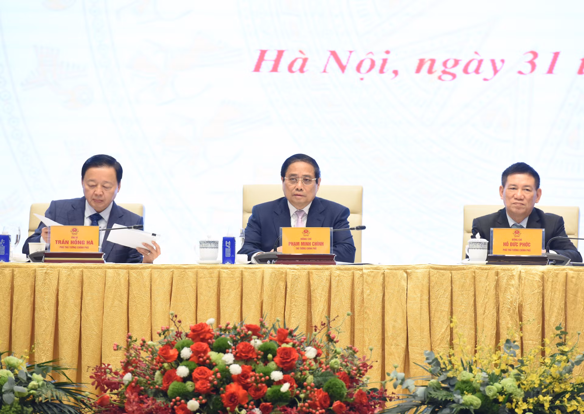 Thủ tướng Chính phủ Phạm Minh Chính, các Phó Thủ tướng Trần Hồng Hà, Hồ Đức Phớc chủ trì Tọa đàm.