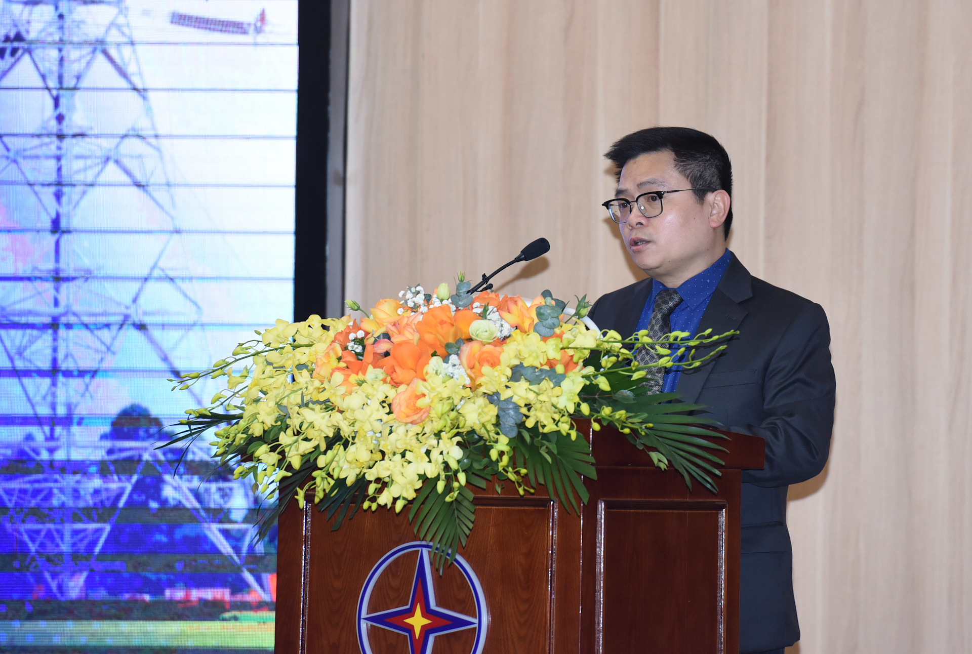 Đại diện lãnh đạo Bộ Công thương phát biểu.