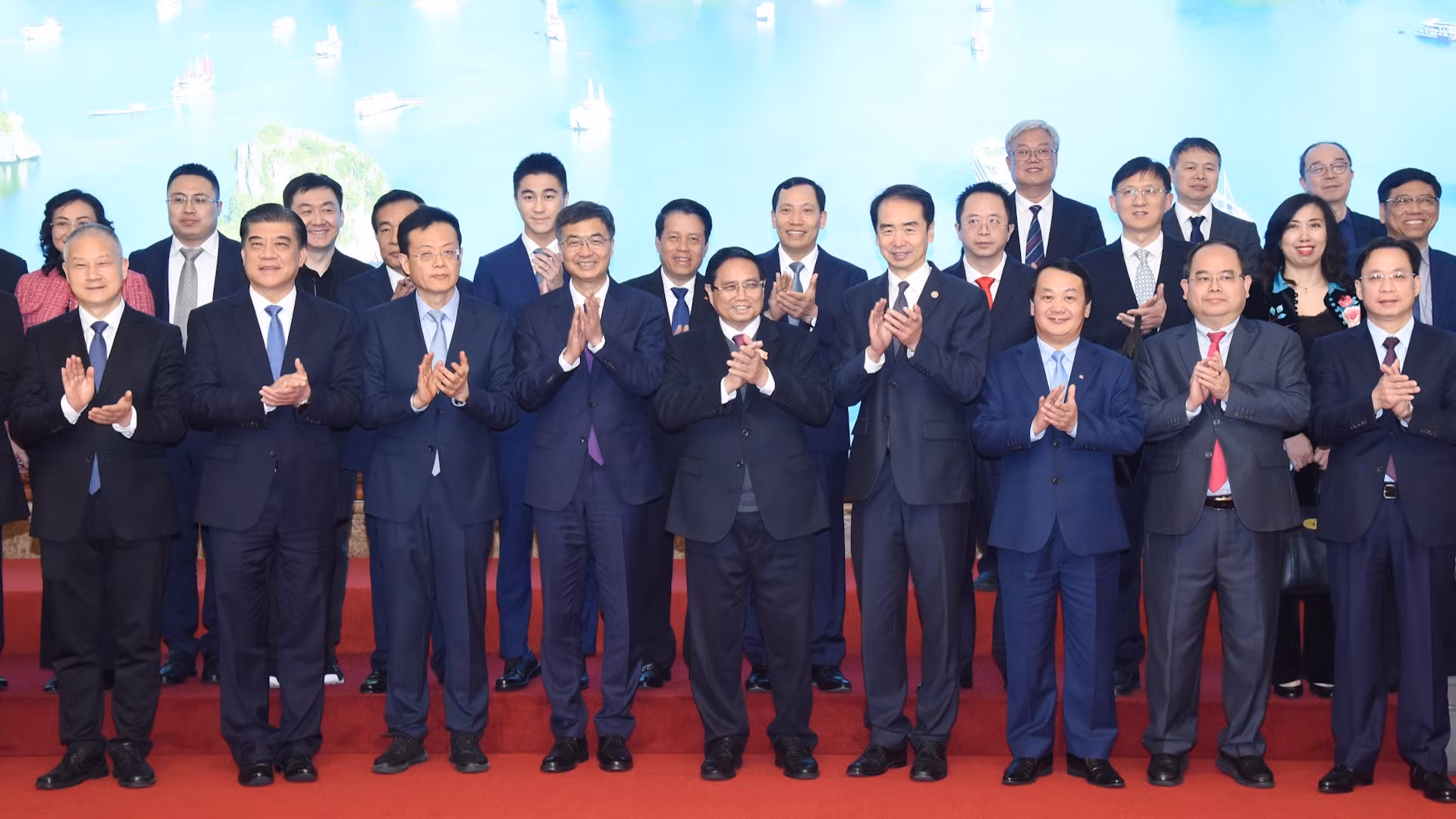 Thủ tướng Phạm Minh Chính tiếp đồng chí Trần Cương, Bí thư Khu ủy Quảng Tây (Trung Quốc) và thành viên đoàn hai nước.