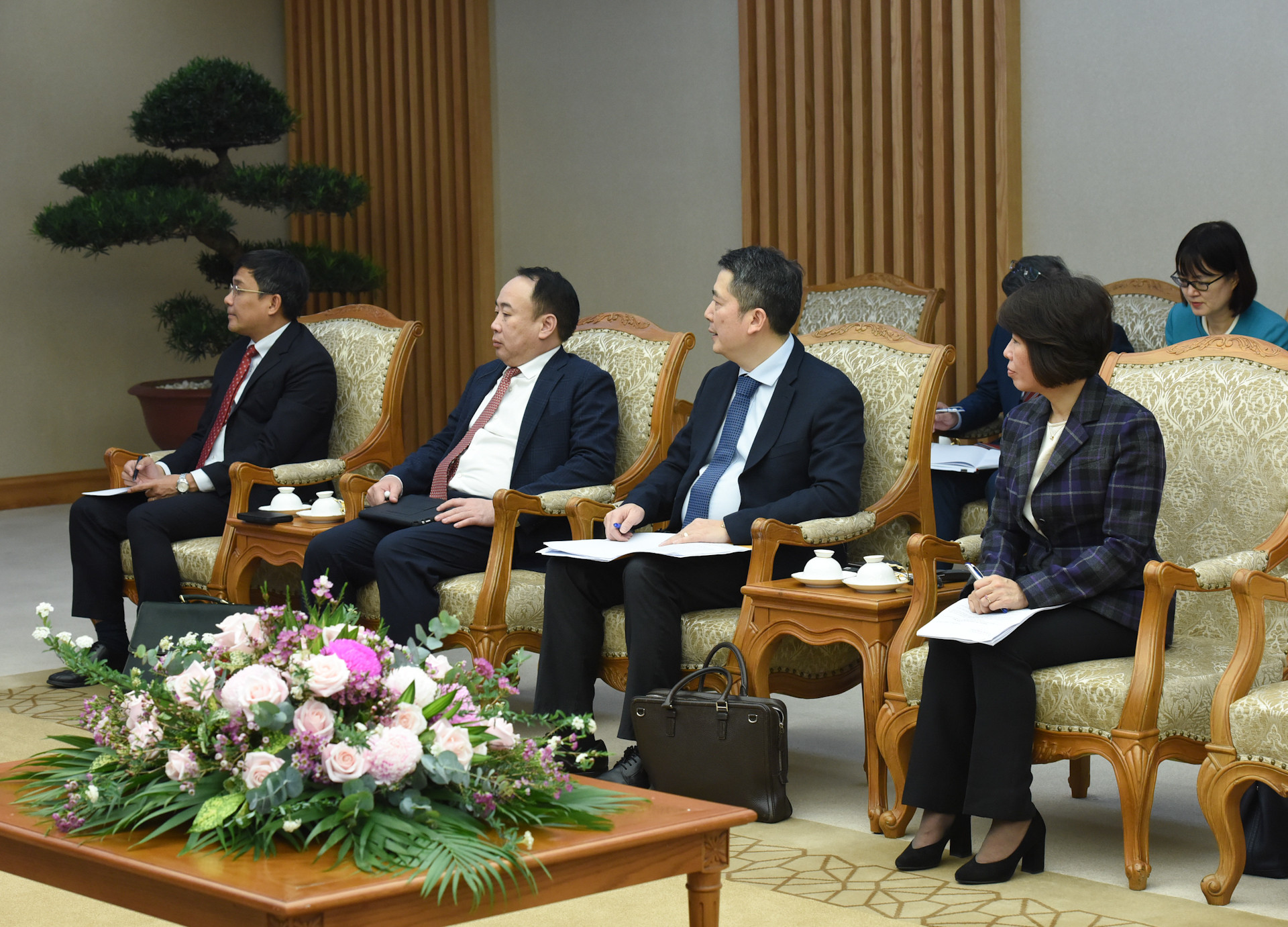 Đại diện lãnh đạo các bộ, ban, ngành của Chính phủ Việt Nam tham dự buổi tiếp.