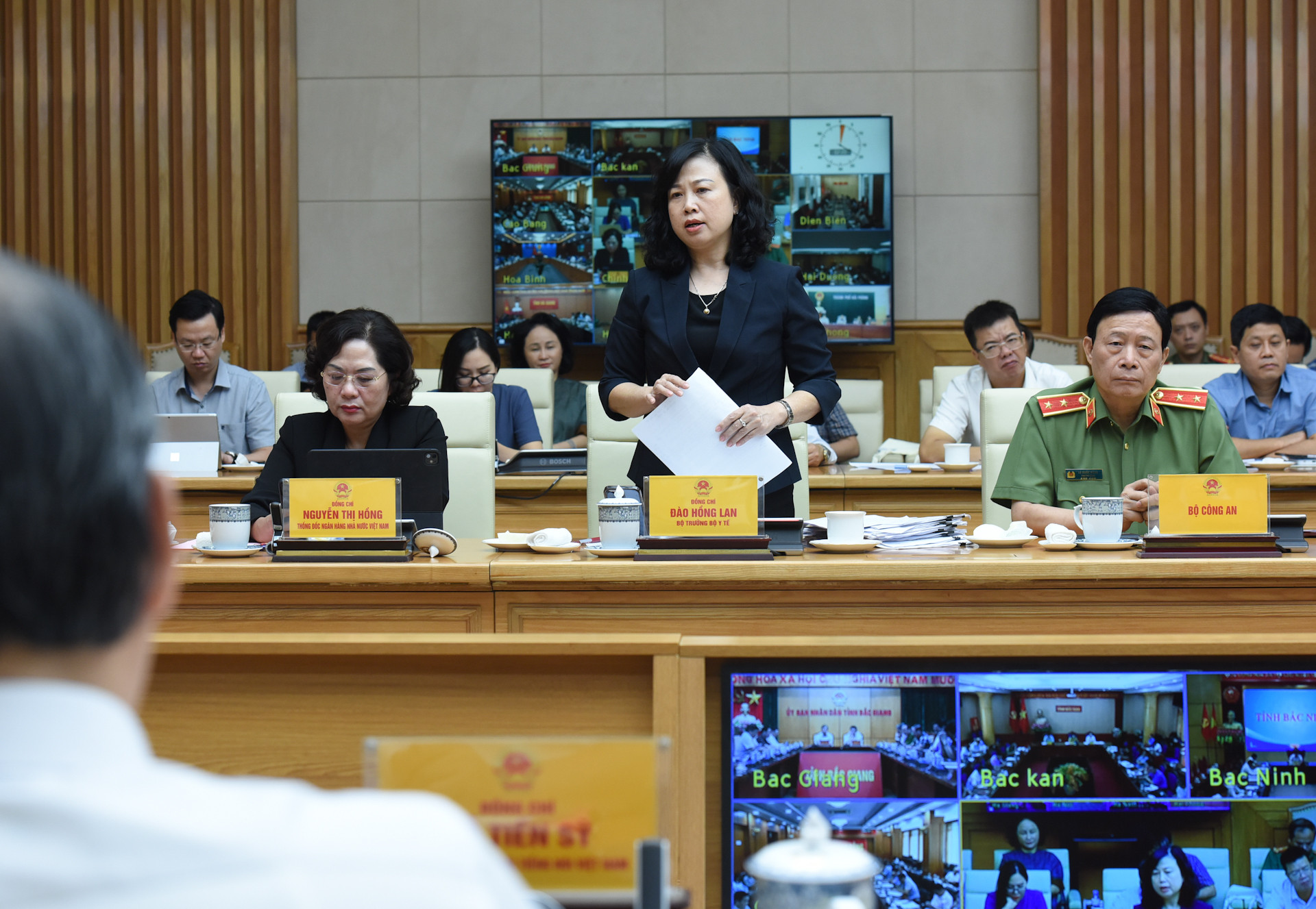 Theo Bộ trưởng Y tế Đào Hồng Lan: Bộ Y tế đã xuất cấp thuốc, các hóa chất để bảo đảm công tác phòng, chống dịch bệnh, vệ sinh môi trường, khử khuẩn, bảo đảm nguồn nước sạch cho các địa phương.