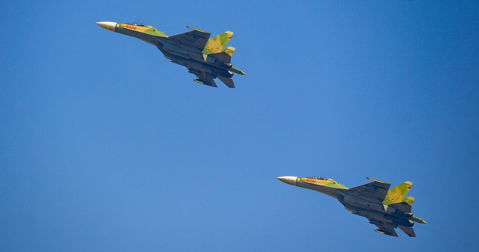 Mãn nhãn với chiến đấu cơ "hổ mang chúa" Su-30MK2 trên bầu trời Hà Nội ảnh 3