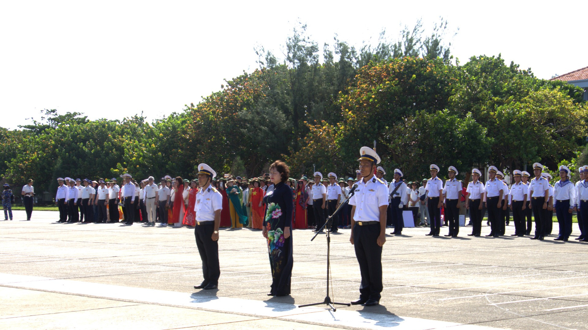 Lễ chào cờ trên đảo Trường Sa. Lễ chào cờ trên đảo Trường Sa.