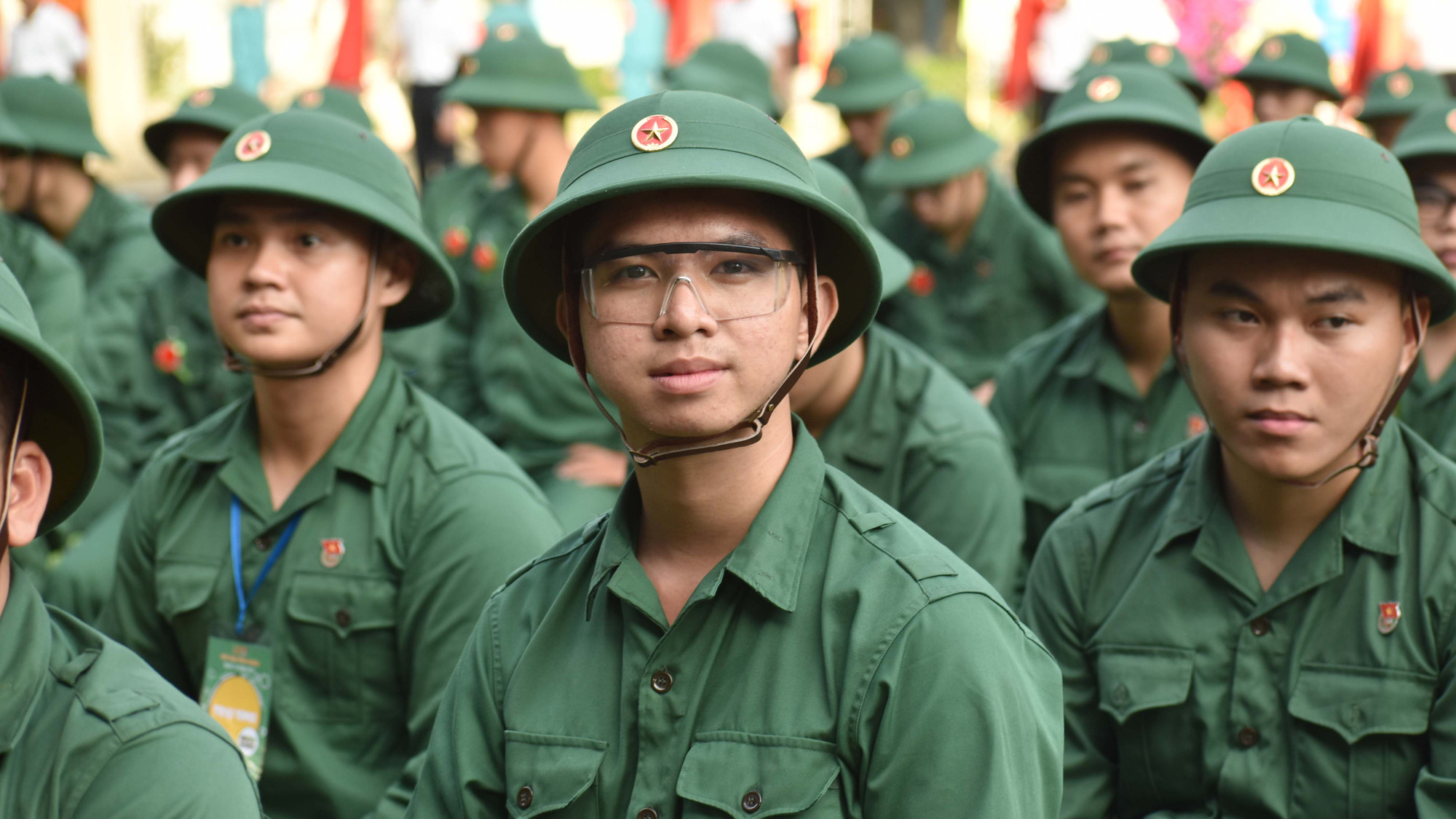 Tân binh Nguyễn Anh Khoa, năm nay 24 tuổi, sẽ tham gia nghĩa vụ quân sự tại Trung đoàn Gia Định. Khoa cho biết: Trong thời gian tới đây, em sẽ phấn đấu và nỗ lực hết mình để rèn luyện cũng như hoàn thành tốt các nhiệm vụ được giao.