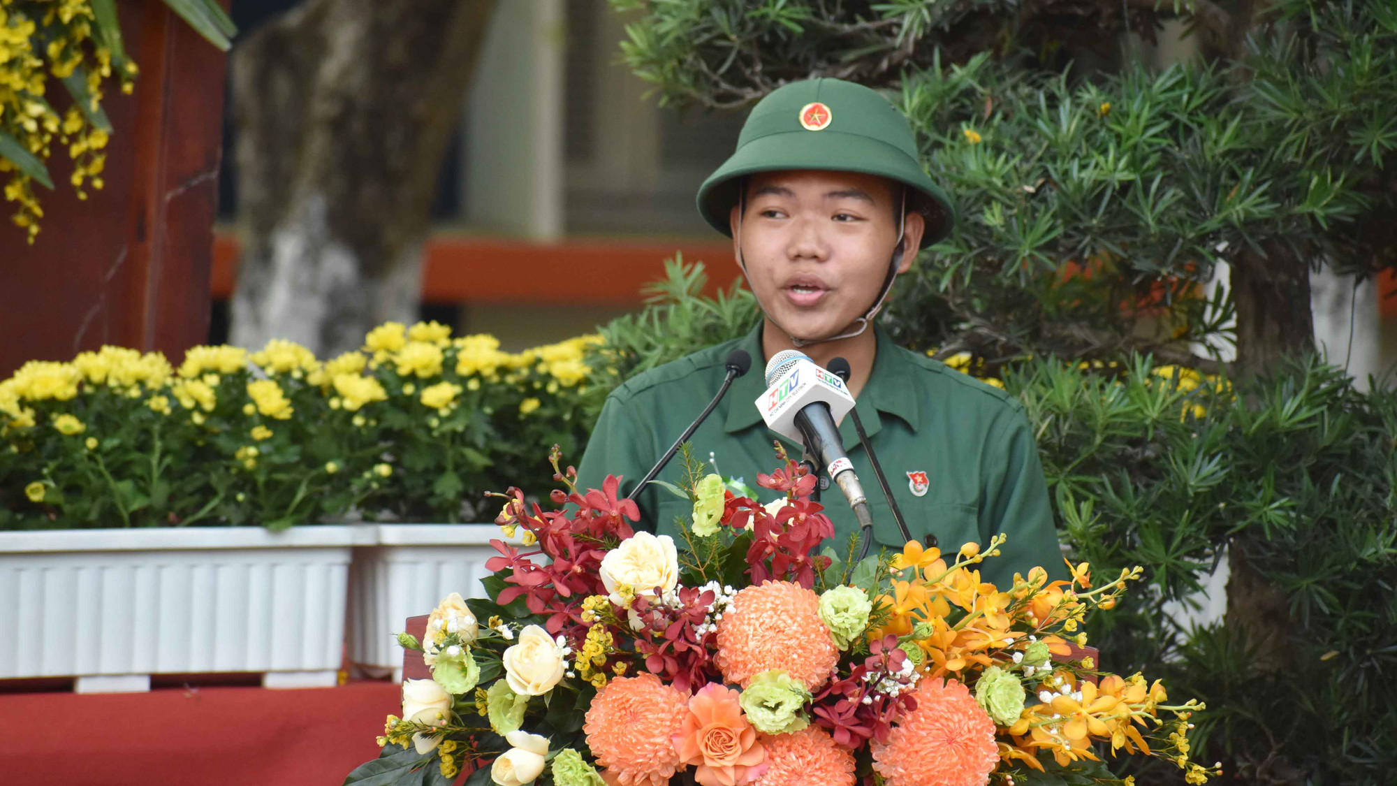 Tân binh Nguyễn Thành Phong (thuộc Trung đoàn Gia Định) thay mặt các thanh niên quận 10 nói riêng và 22 quận huyện nói chung bày tỏ niềm tự hào khi được tiếp bước cha anh để đứng trong hàng ngũ của Quân đội nhân dân, Công an nhân dân. Tân binh bày tỏ quyết tâm sẽ vượt qua mọi khó khăn, thử thách để hoàn thành tốt nhiệm vụ được giao, xứng danh là người chiến sĩ bộ đội Cụ Hồ.