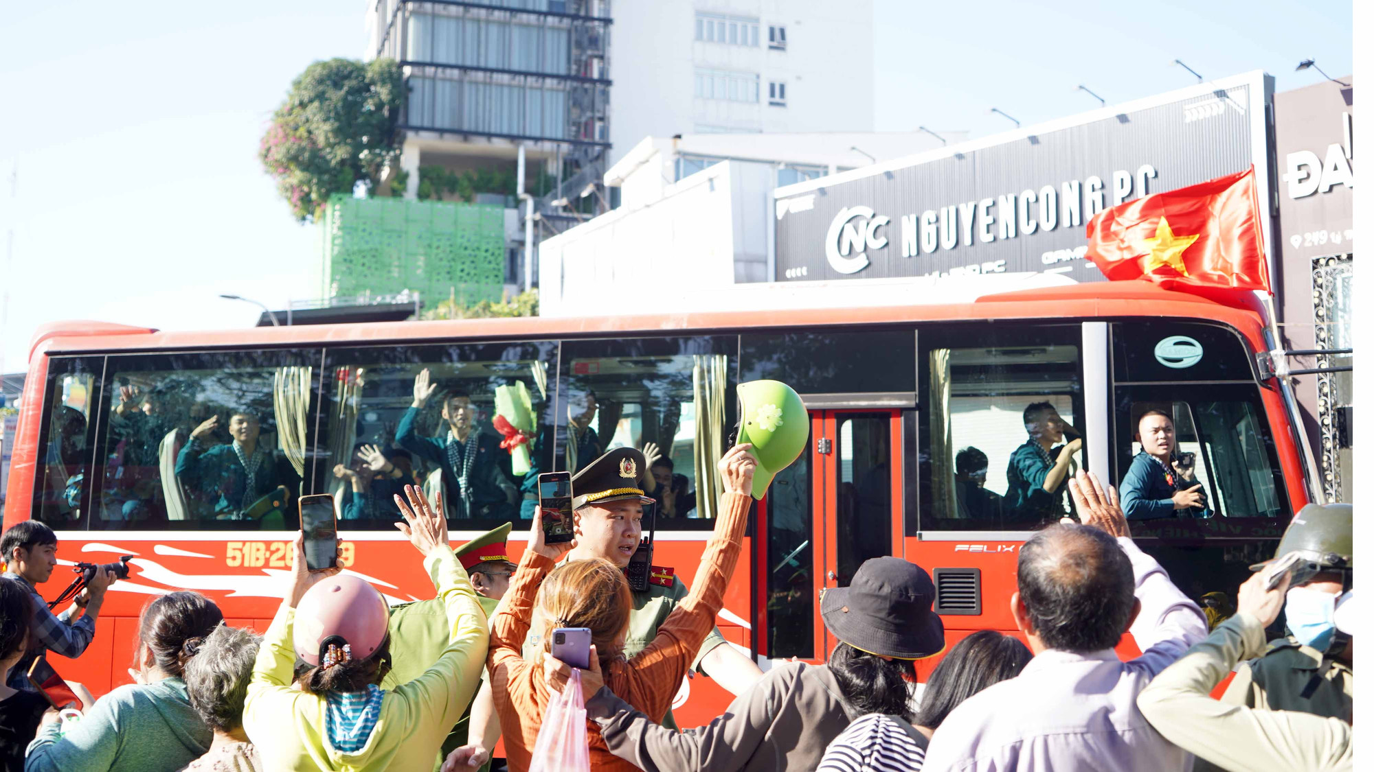 Tất cả mọi người đều mong muốn con cháu mình hoàn thành tốt nhiệm vụ bảo vệ Tổ quốc.