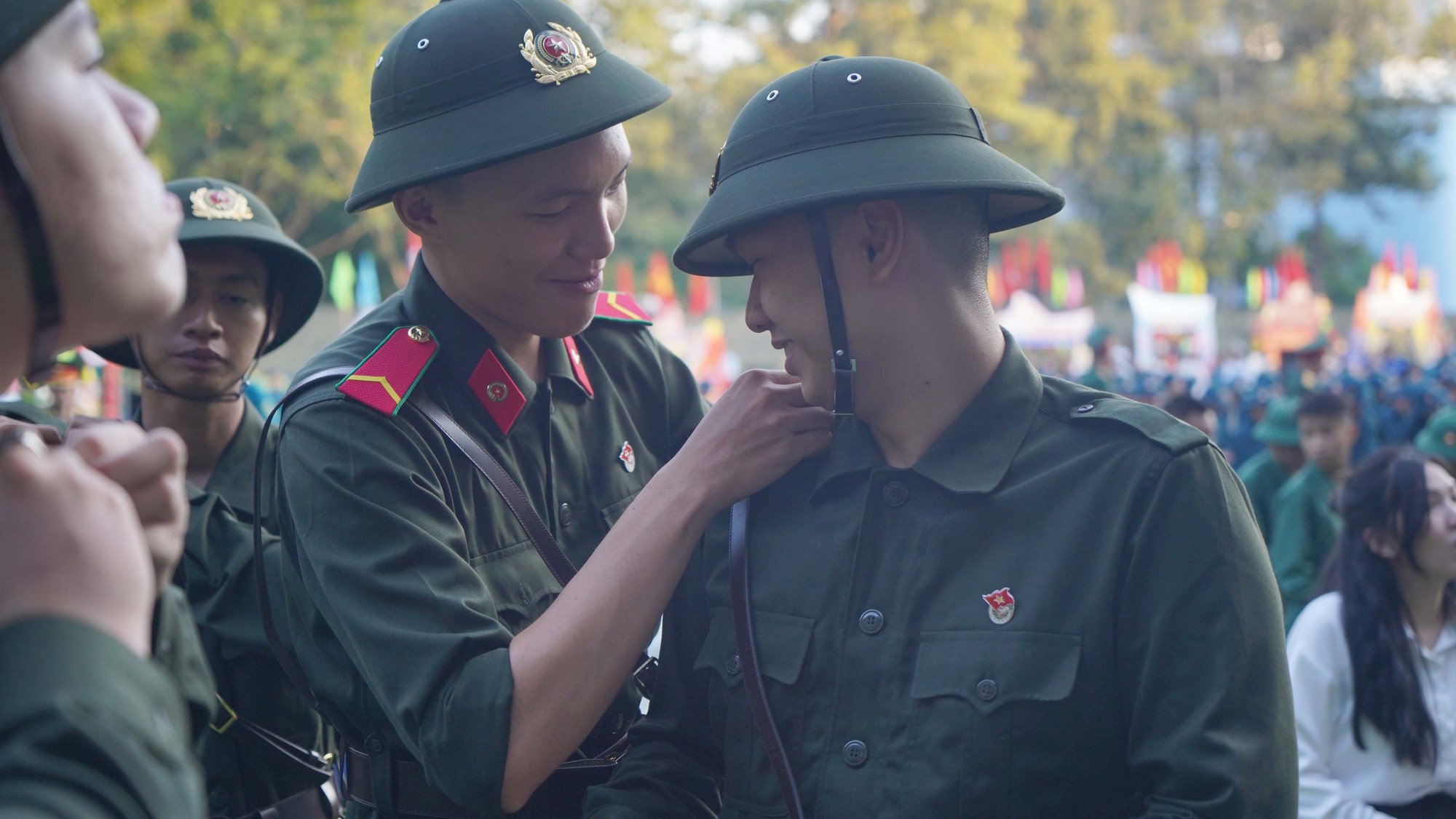 Về sức khỏe nghĩa vụ Công an: Công dân nhận lệnh gọi nhập ngũ có sức khỏe loại 1, loại 2 đạt 85,59% so với chỉ tiêu.