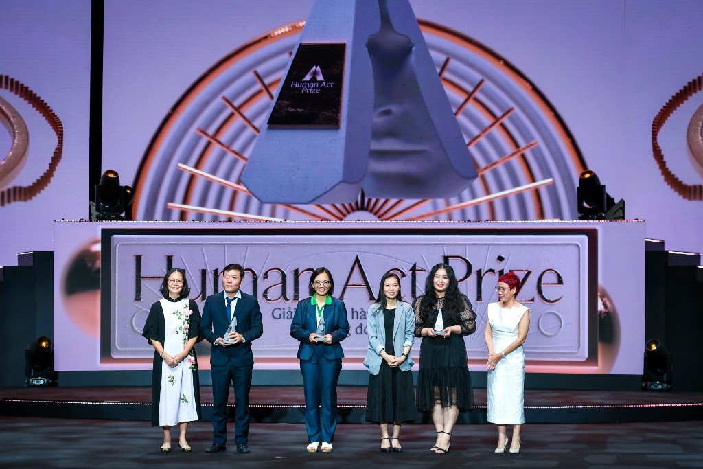 Các dự án đạt giải ở hạng mục này bao gồm: "Tủ thuốc" cho em của Công ty cổ phần Genestory; "Hỗ trợ bệnh nhân ung thư" của Tổ chức Y học cộng đồng và "Chuyện người muôn năm cũ" của Ethnicity Vietnam.