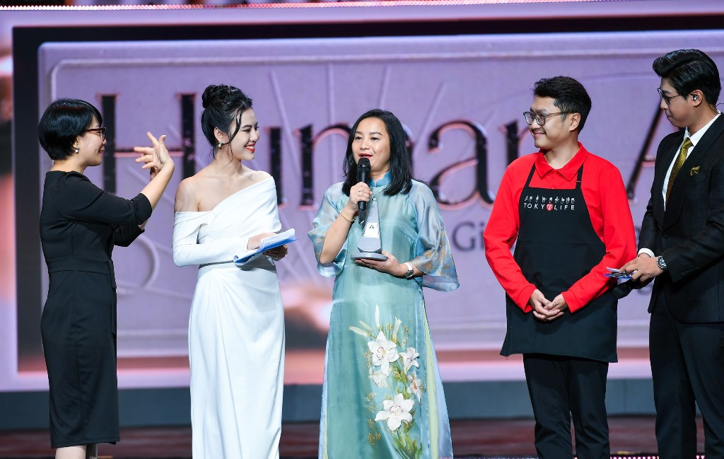 Đại diện dự án Thiên thần Tokyo Life giao lưu tại lễ trao giải.