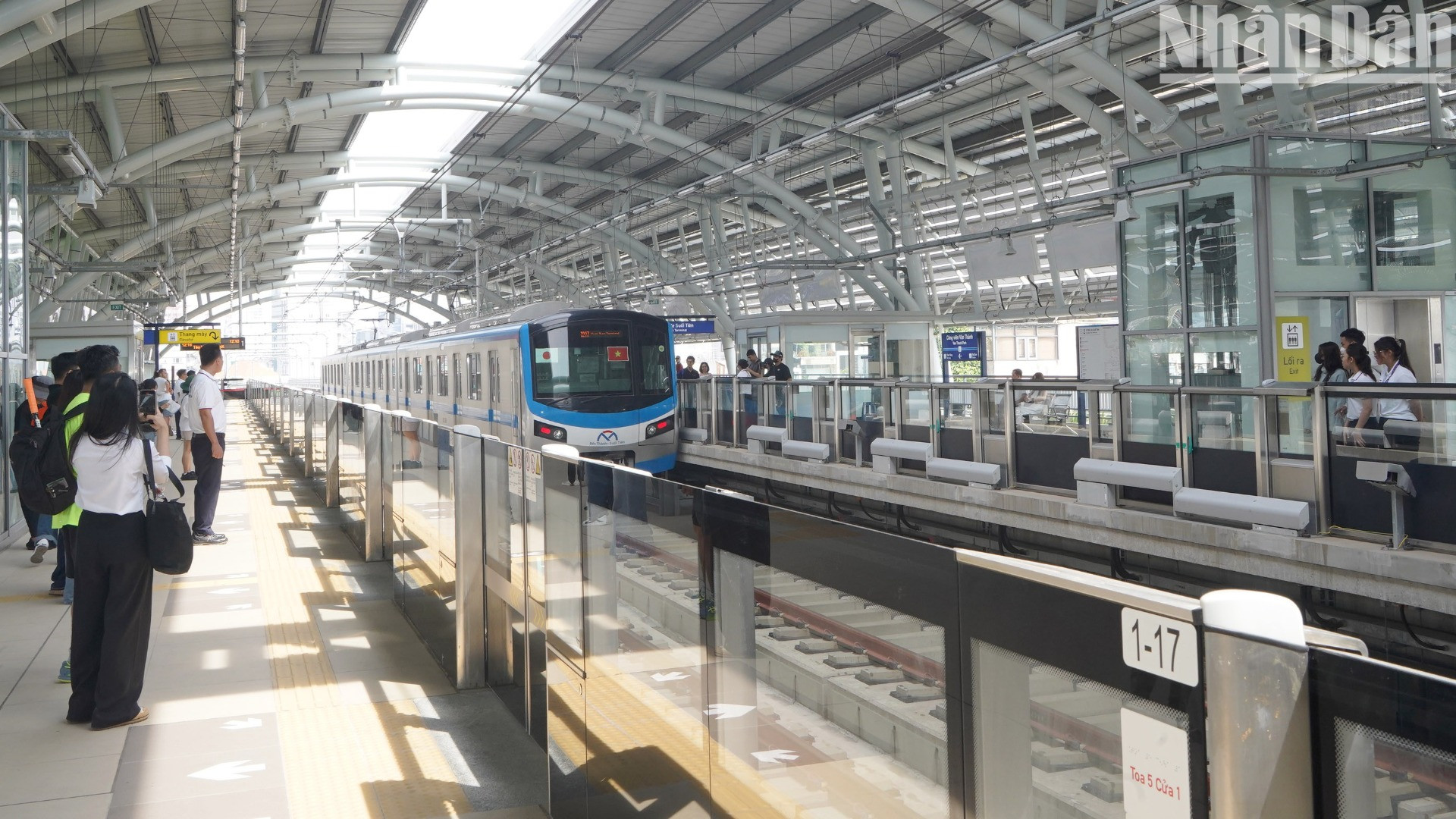 Việc trải nghiệm miễn phí kéo dài đến 30 ngày. Đồng thời, mỗi ngày metro chạy đến 200 chuyến và 5 đến 10 phút có một chuyến.