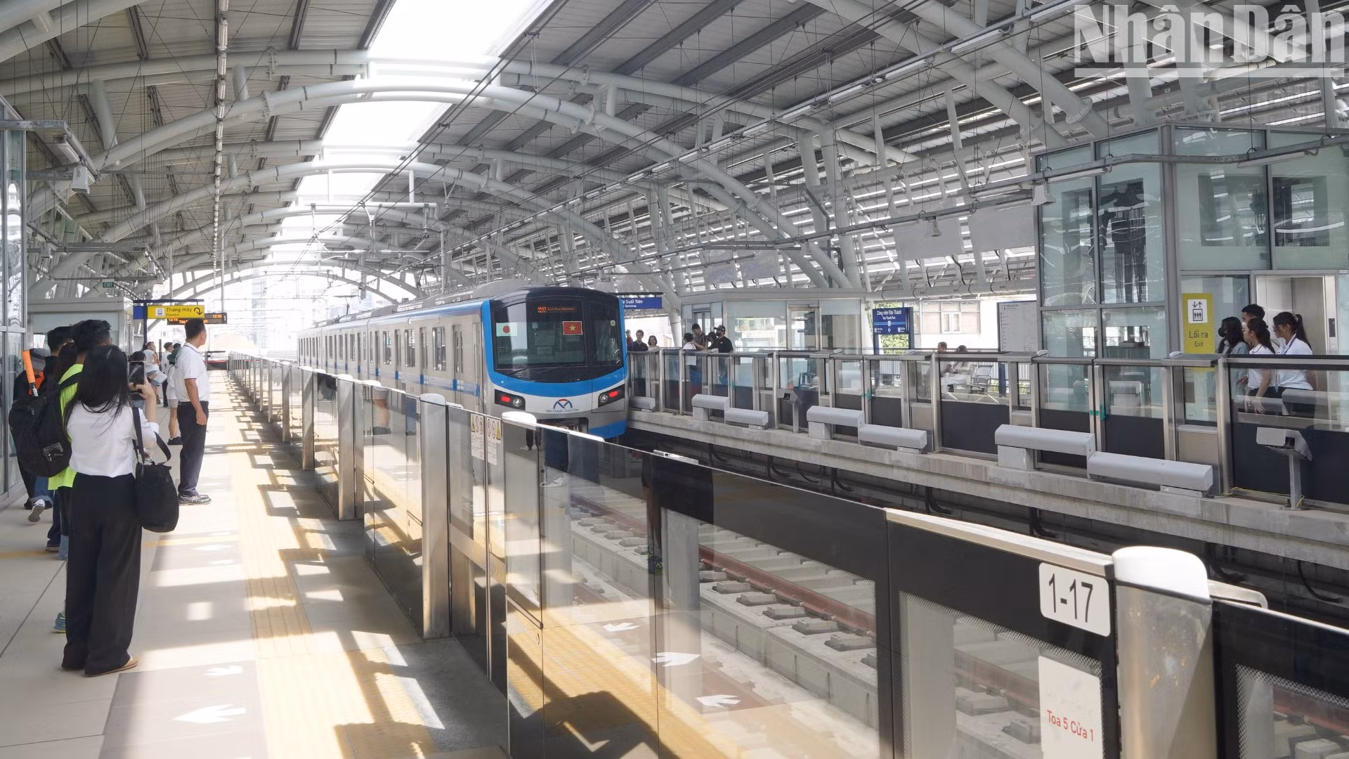 Việc trải nghiệm miễn phí kéo dài đến 30 ngày. Đồng thời, mỗi ngày metro chạy đến 200 chuyến và 5 đến 10 phút có một chuyến.