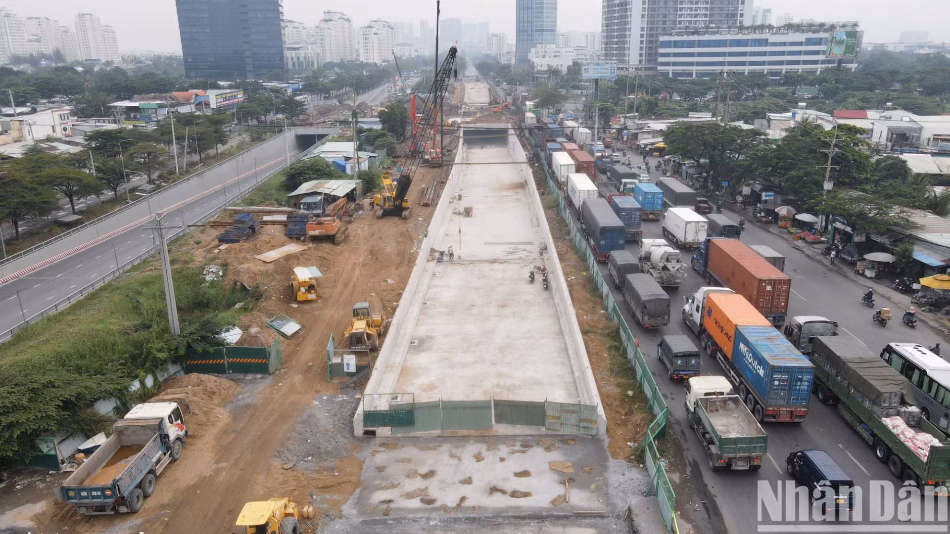 Việc thông xe nhánh hầm chui HC1 còn lại sẽ giải bài toán ùn tắc giao thông cũng như tăng năng lực giao thông cho cửa ngõ phía nam vốn có tình trạng giao thông rất phức tạp. Việc thông xe nhánh hầm chui HC1 còn lại sẽ giải bài toán ùn tắc giao thông cũng như tăng năng lực giao thông cho cửa ngõ phía nam vốn có tình trạng giao thông rất phức tạp.