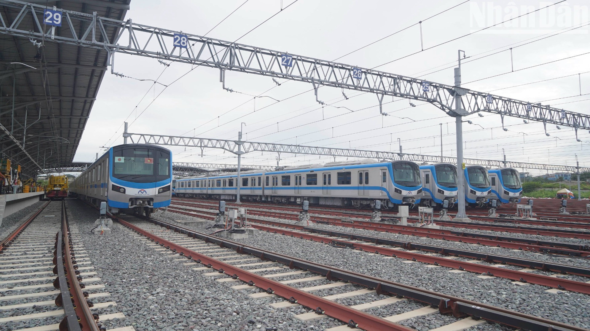 Đặc biệt, trong ngày vận hành chính thức 22/12 cũng như sau đó trở đi, các đoàn tàu “lăn bánh” qua ga cuối là ga Suối Tiên rồi chạy về Depot Long Bình để nhân viên kiểm tra, sửa chữa, bảo dưỡng nhằm bảo đảm cho các đoàn tàu luôn trong tình trạng tốt, sẵn sàng phục vụ hành khách. Trong giai đoạn tới, số lượng đoàn tàu có thể tăng thêm tuỳ thuộc vào nhu cầu đi lại thực tế.